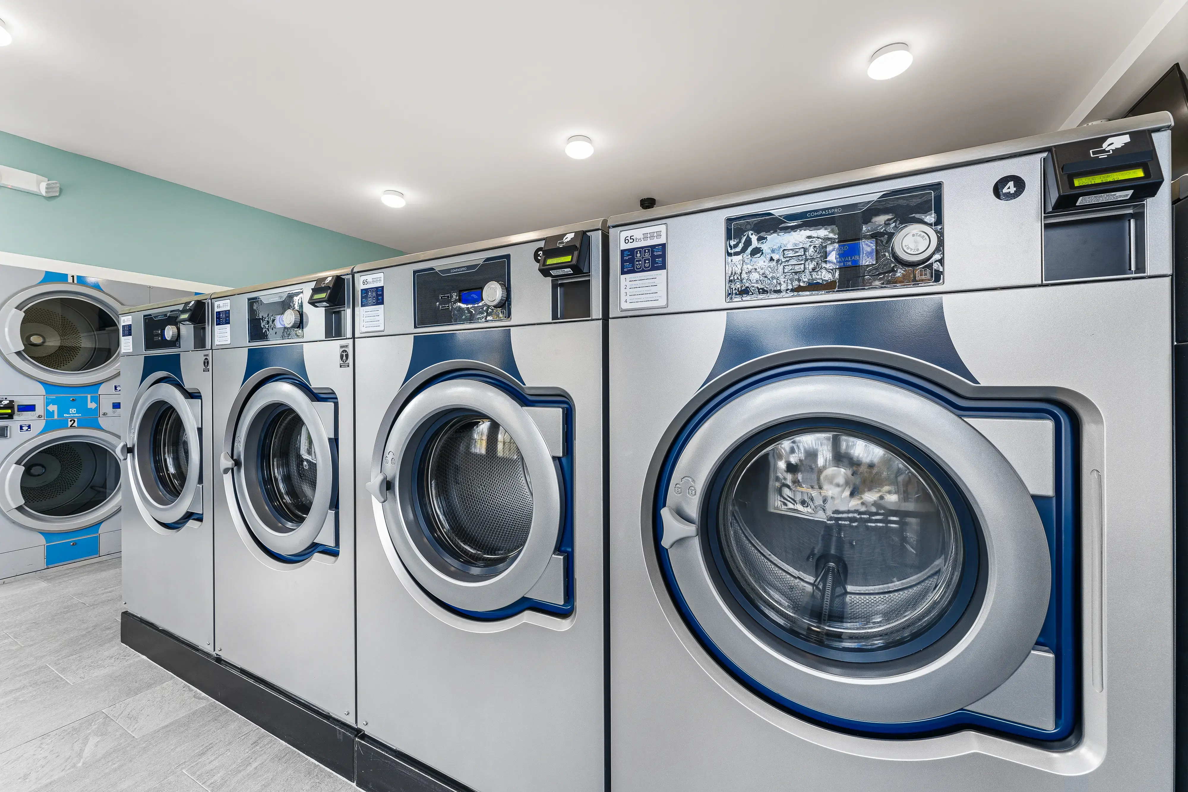 Kay's Laundromat thumbnail 18