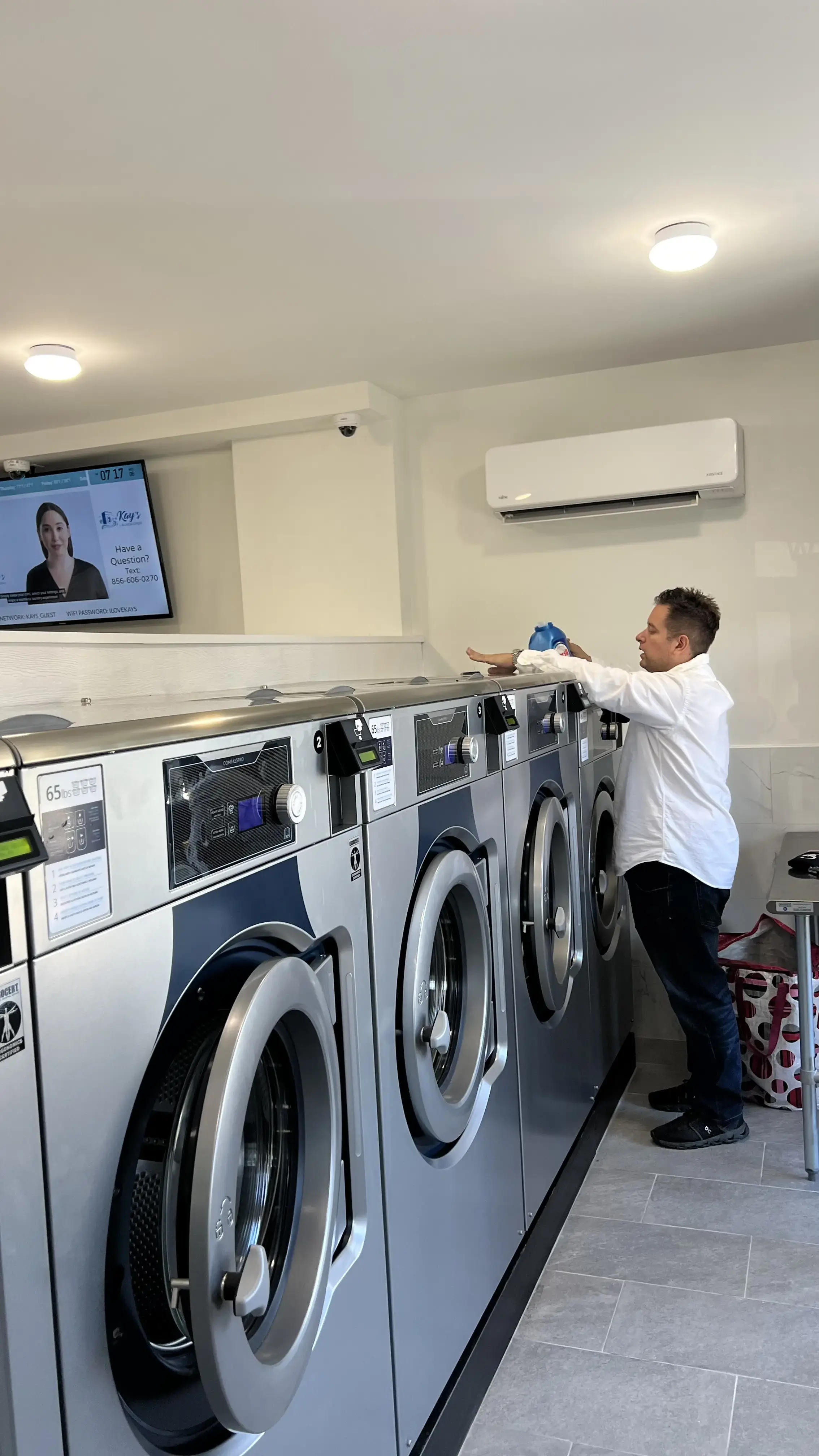 Kay's Laundromat - Image 17