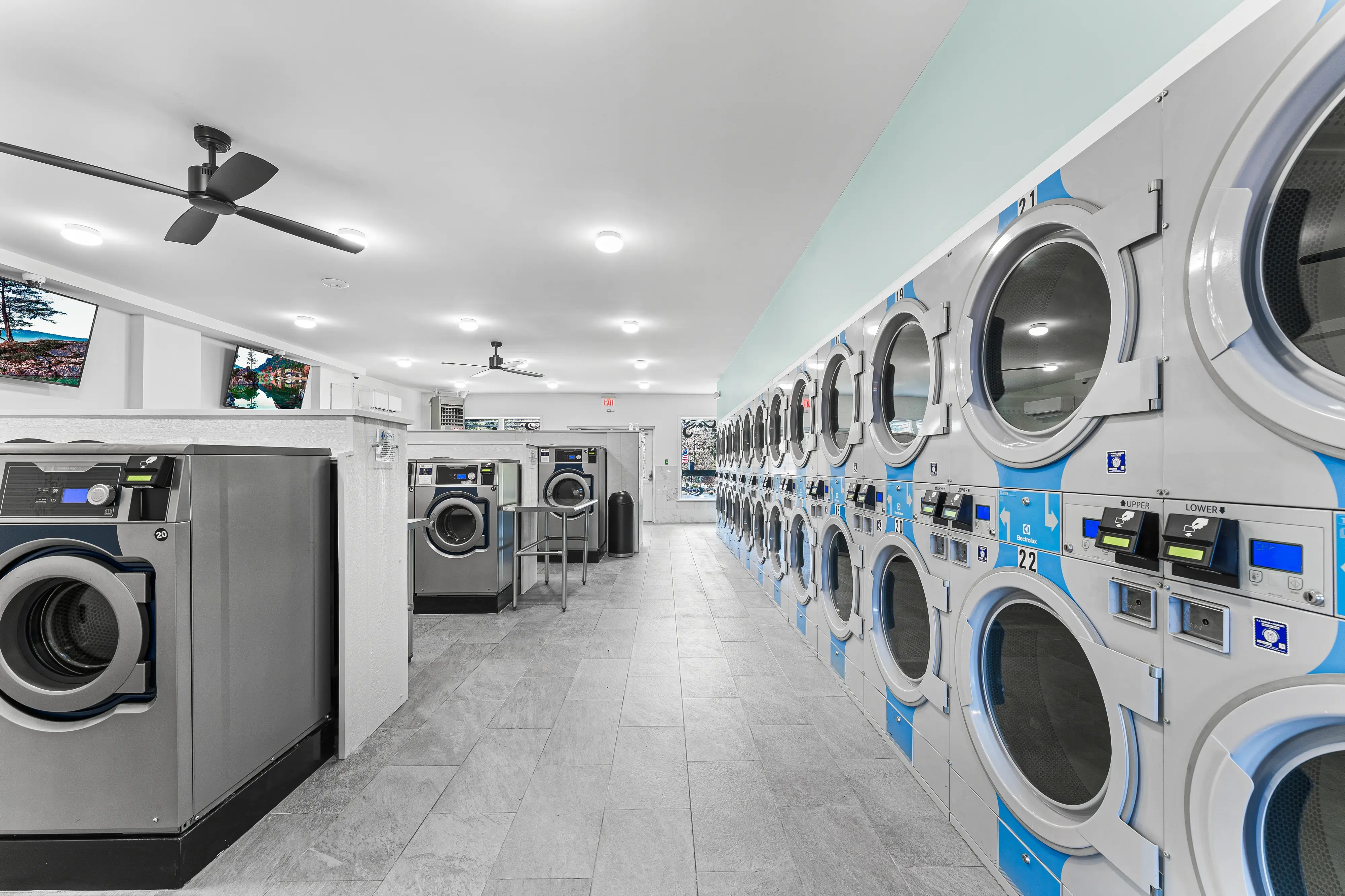 Kay's Laundromat thumbnail 20