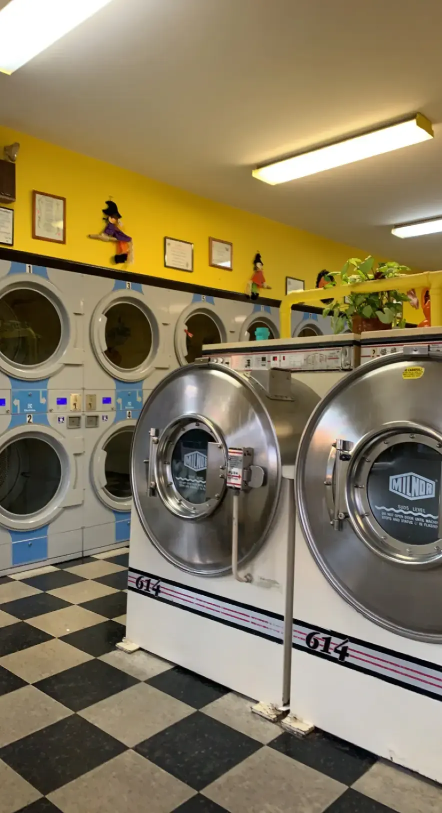 Kay's Laundromat - Image 15