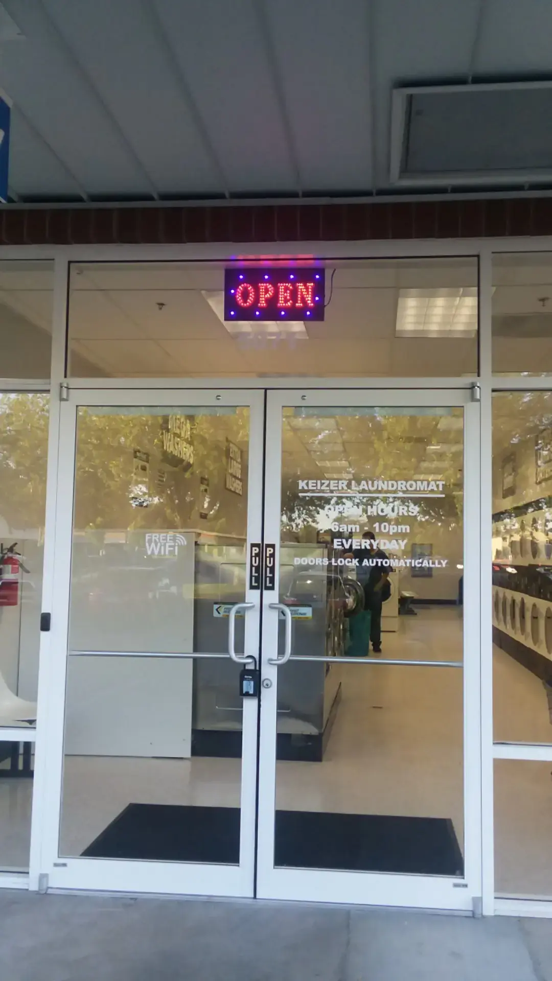 Keizer Laundromat thumbnail 9