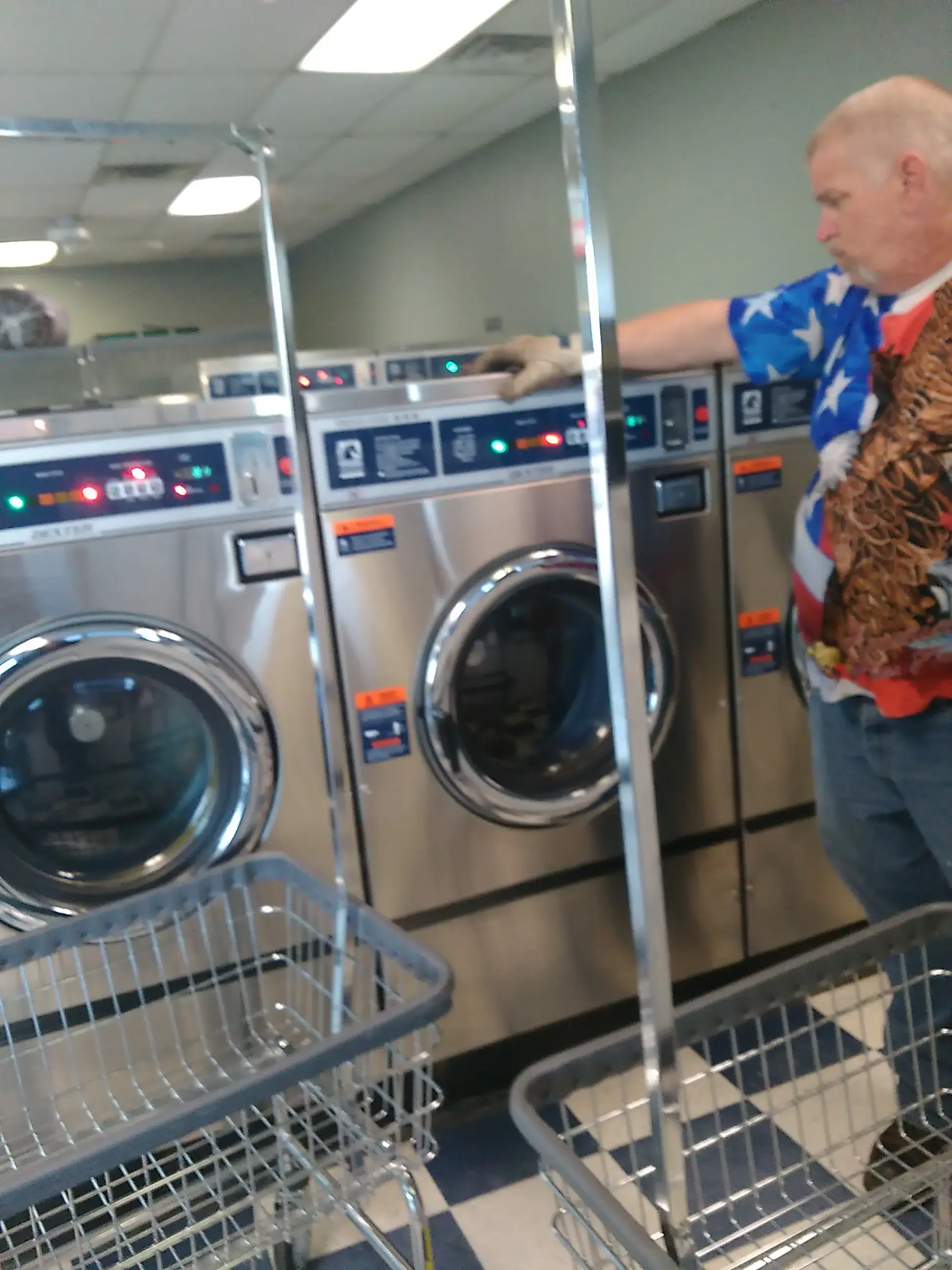 Kelly Ave Coin Op Laundry - Image 19