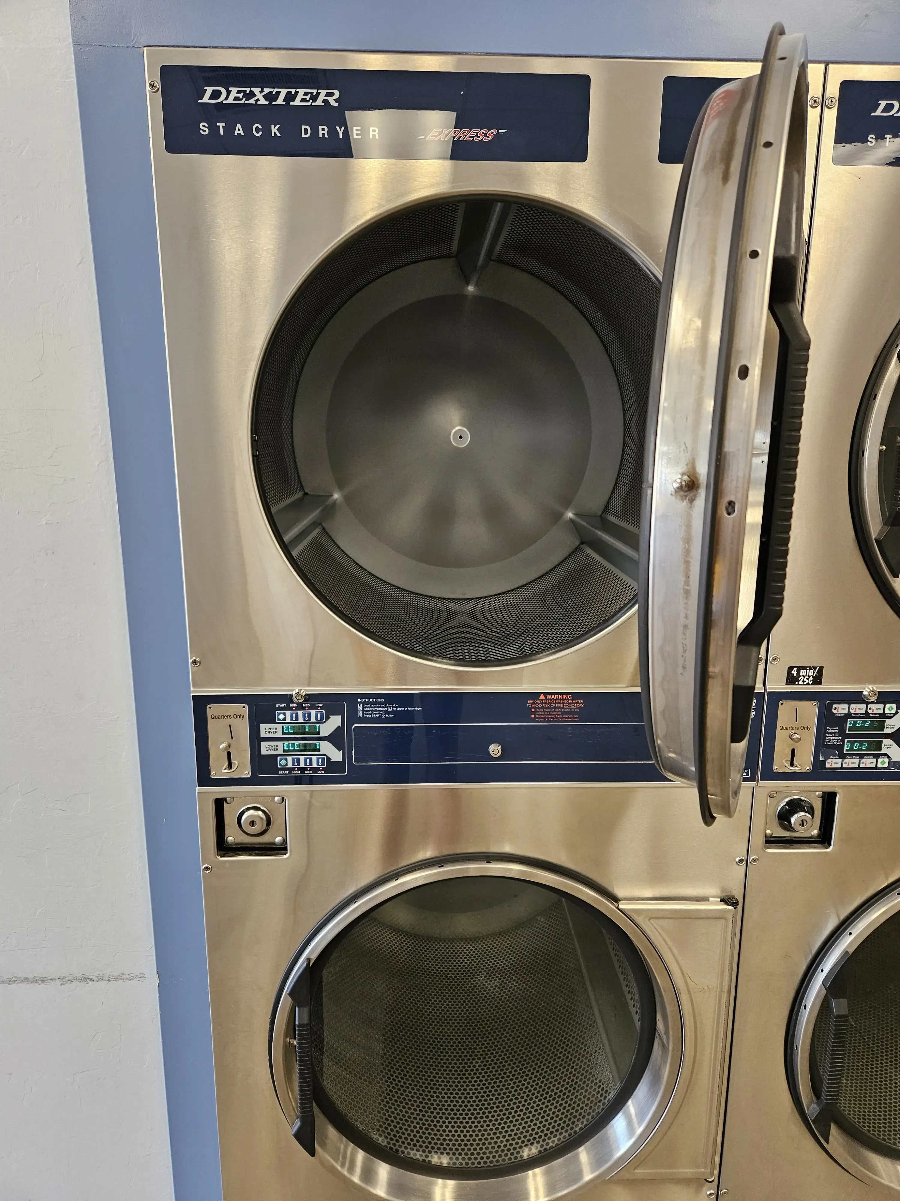 Kelly Ave Coin Op Laundry - Image 15