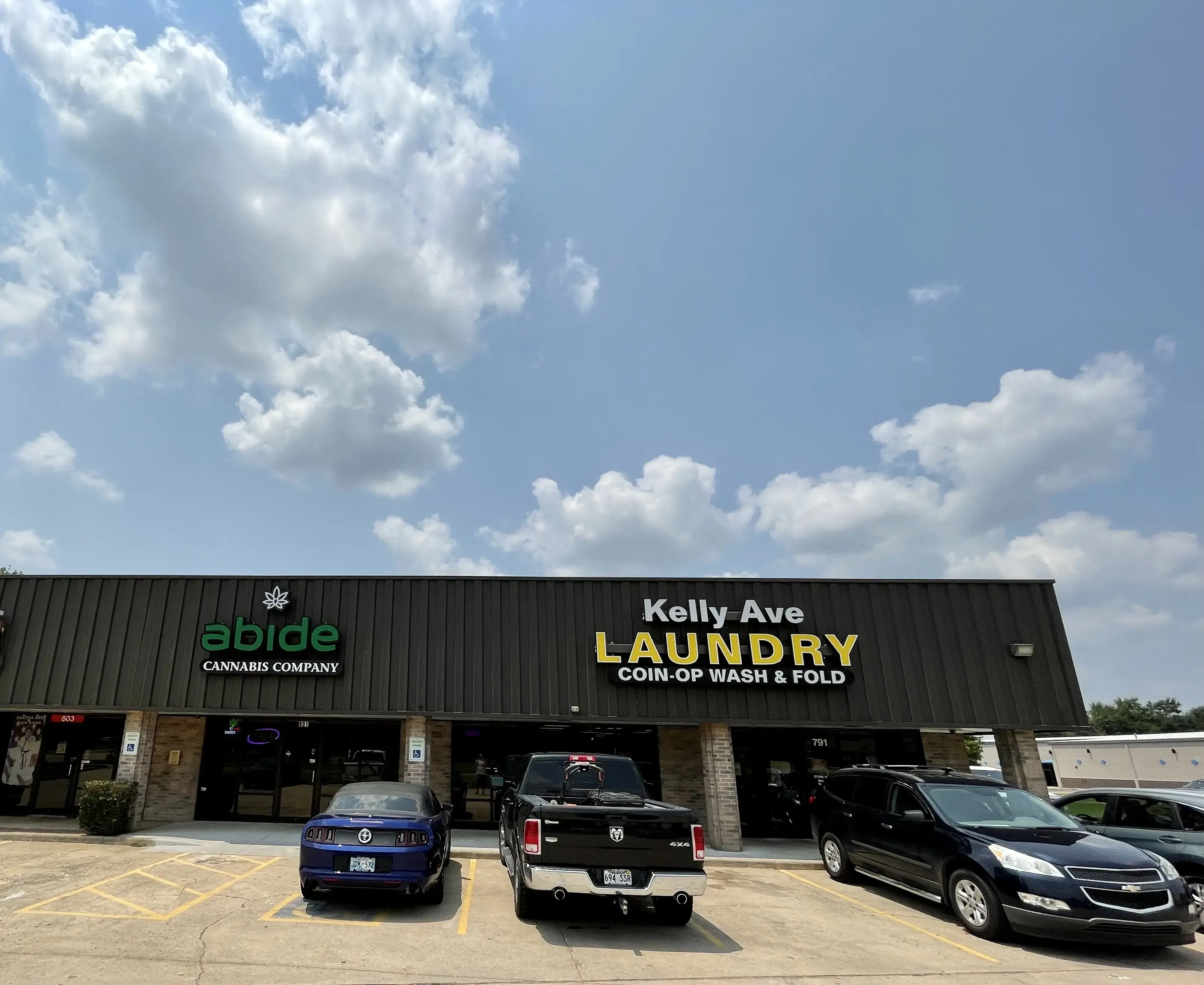 Kelly Ave Coin Op Laundry thumbnail 4