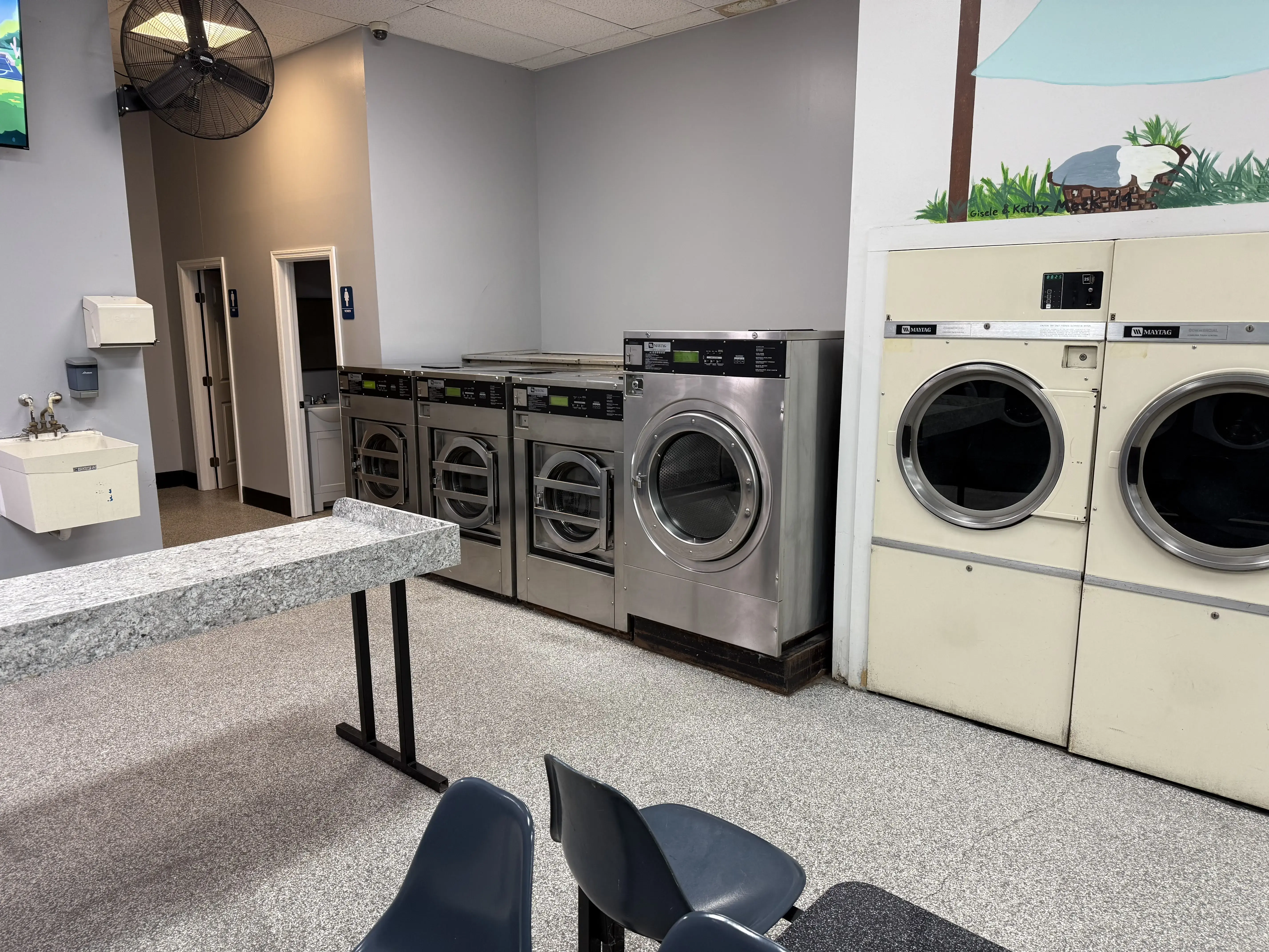 Kelly's Suds-N-Dry - Image 8