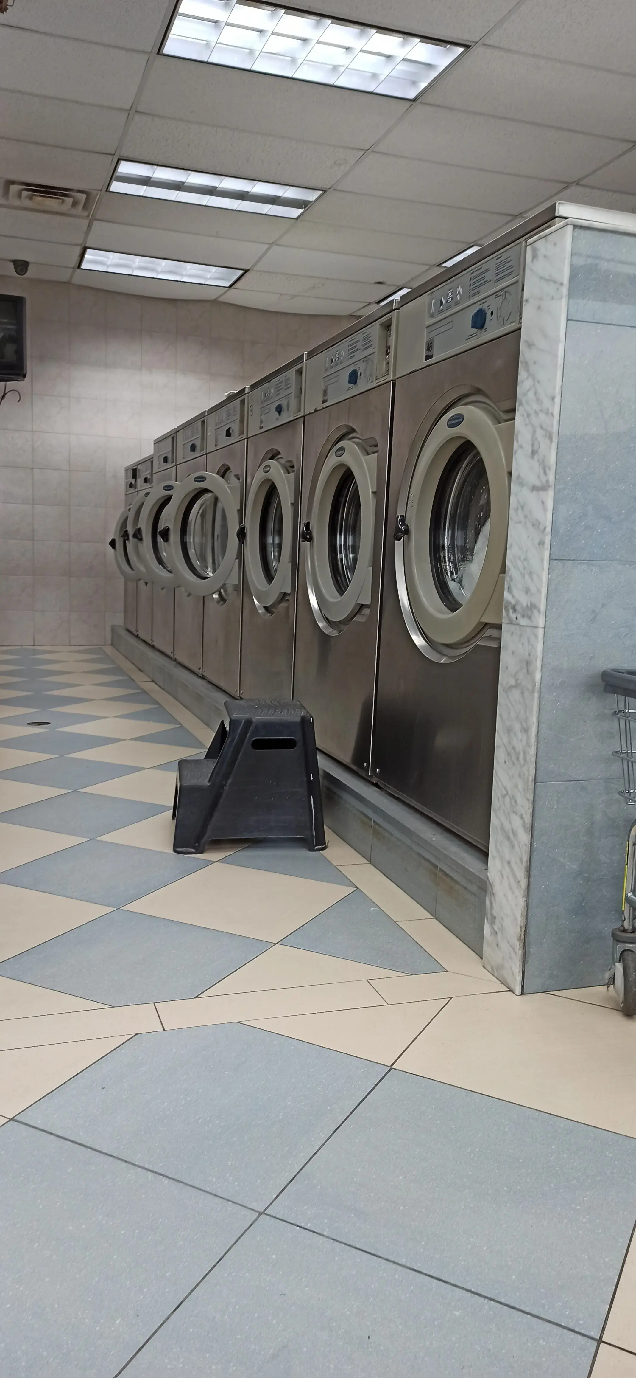 Kennedy Laundromat Dry Cleaning - Image 4
