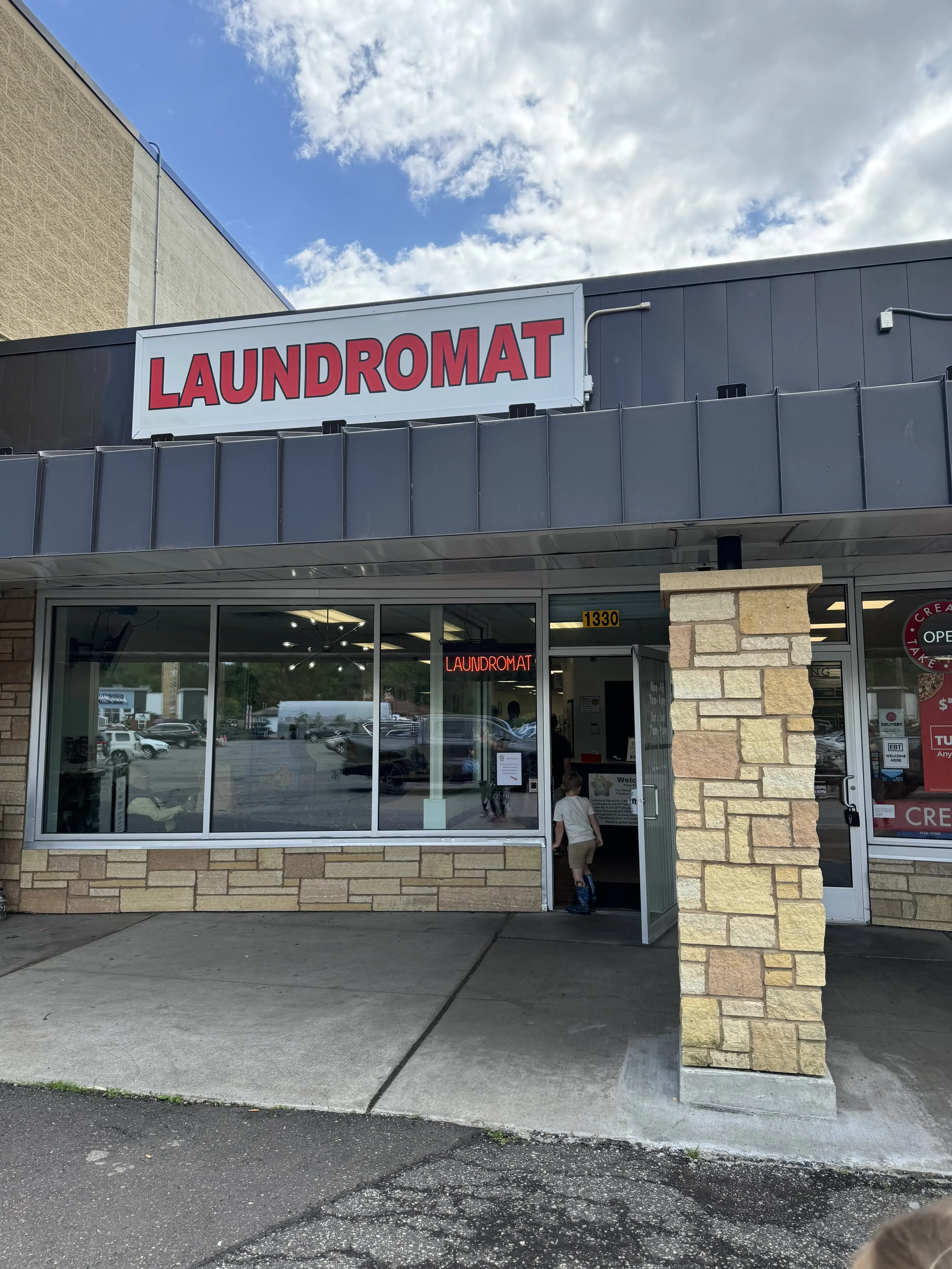 Kenwood Laundromat - Image 13