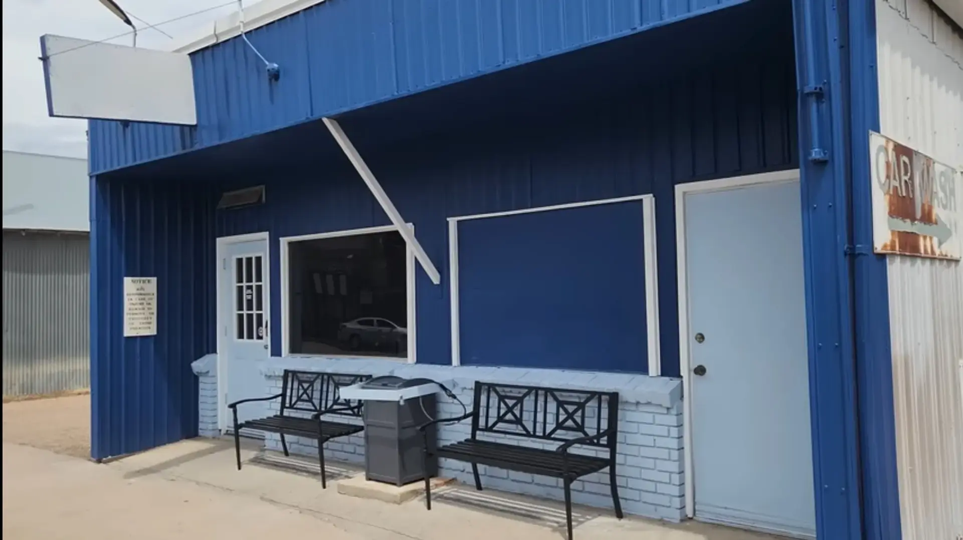 Kersey Laundromat - Image 20