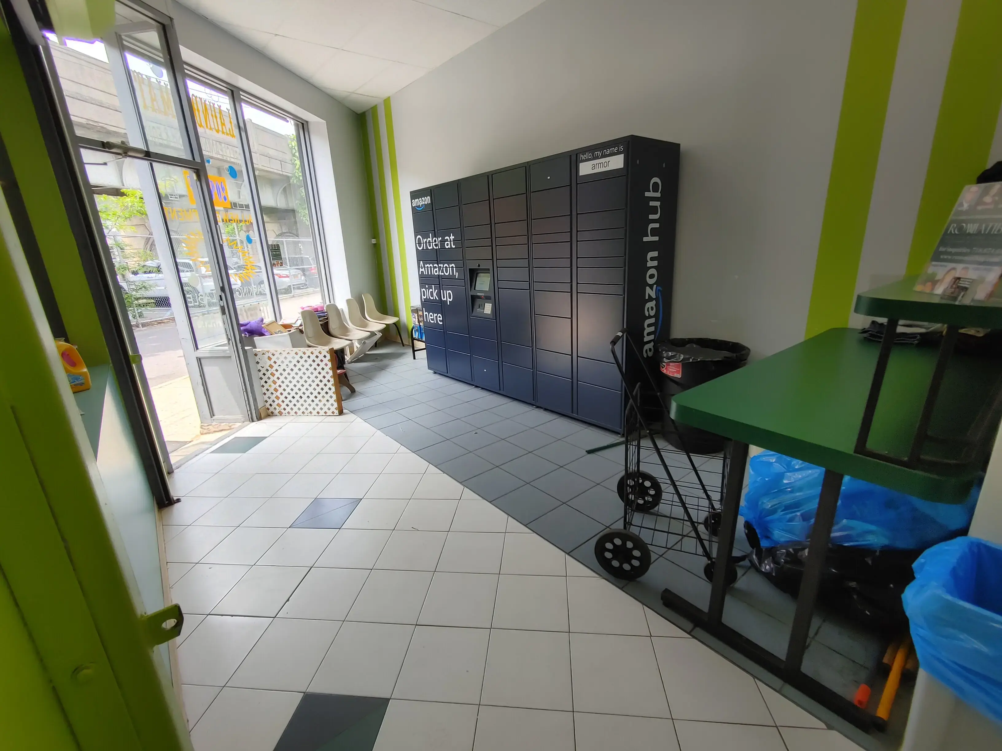 Kew Gardens Laundromat - Image 4