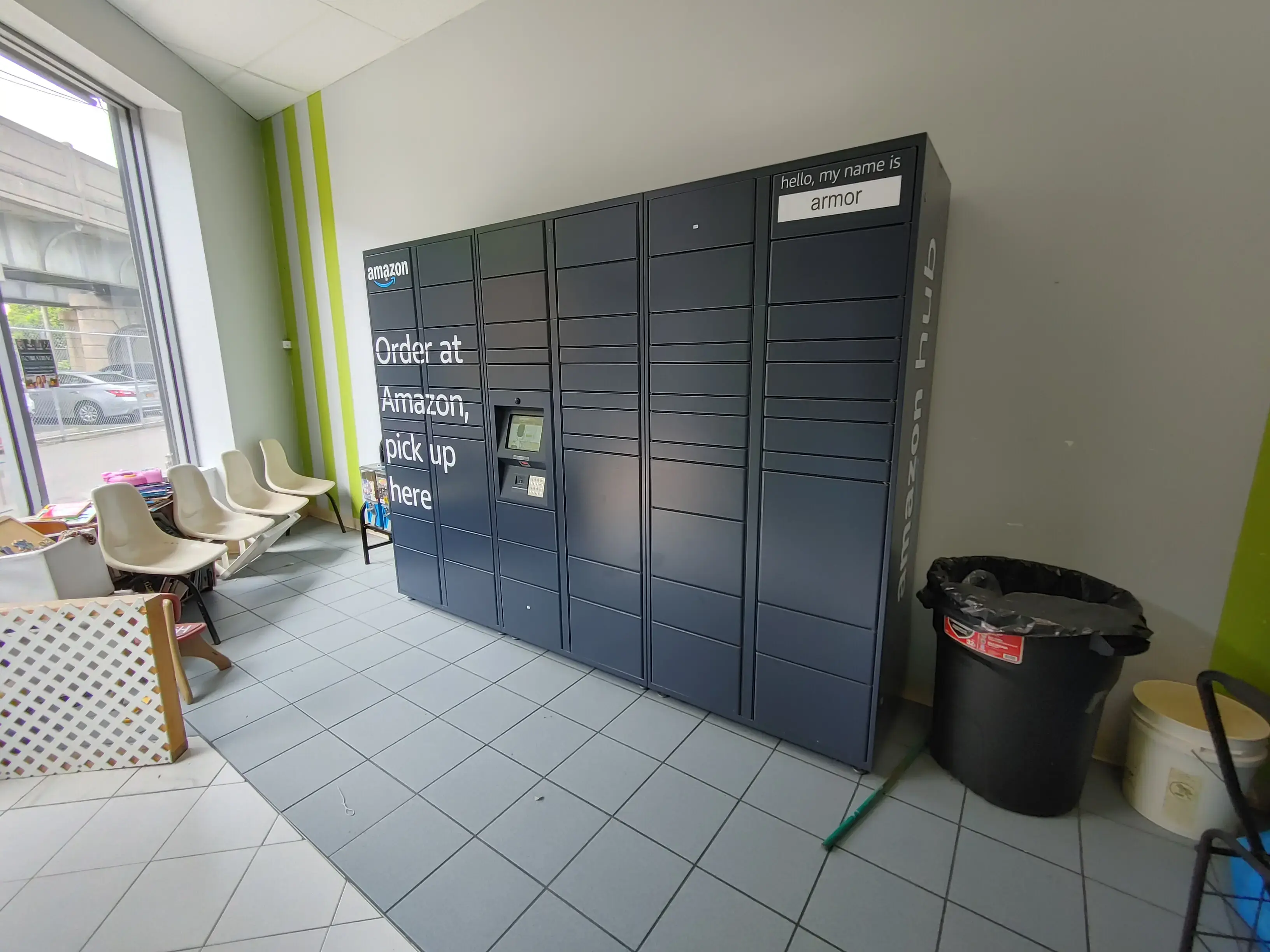 Kew Gardens Laundromat - Image 17