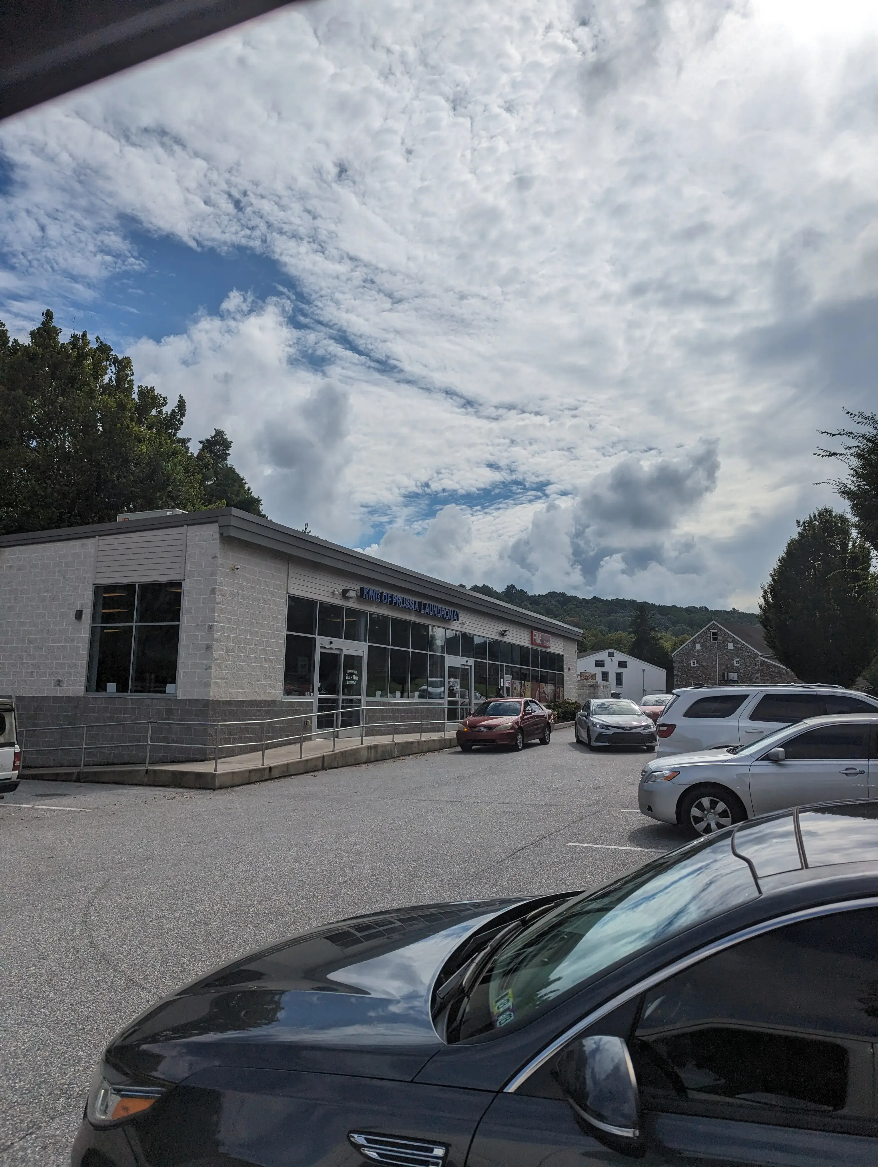 King Of Prussia Laundromat - Image 19