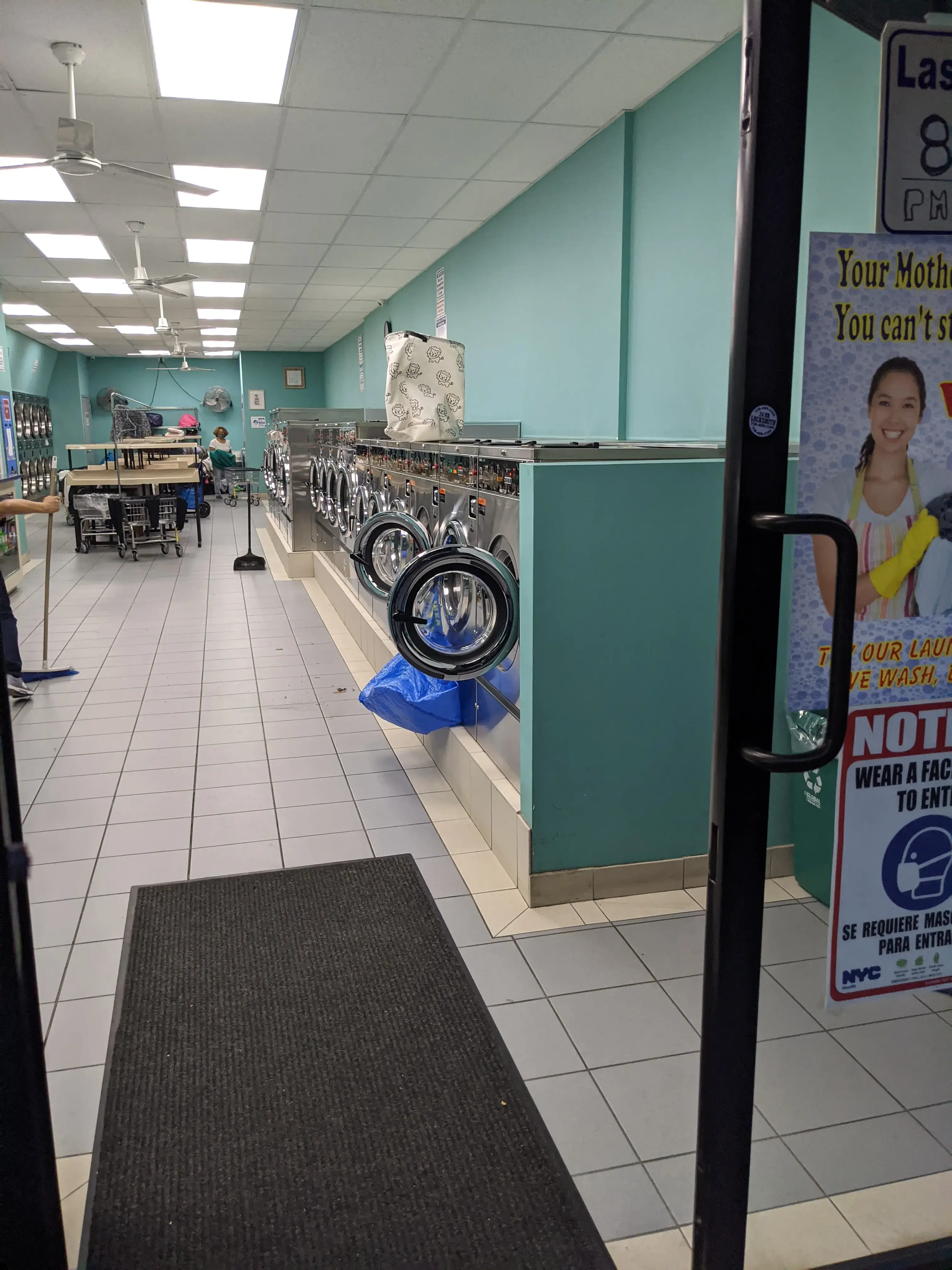 King of Queens Laundromat thumbnail 8