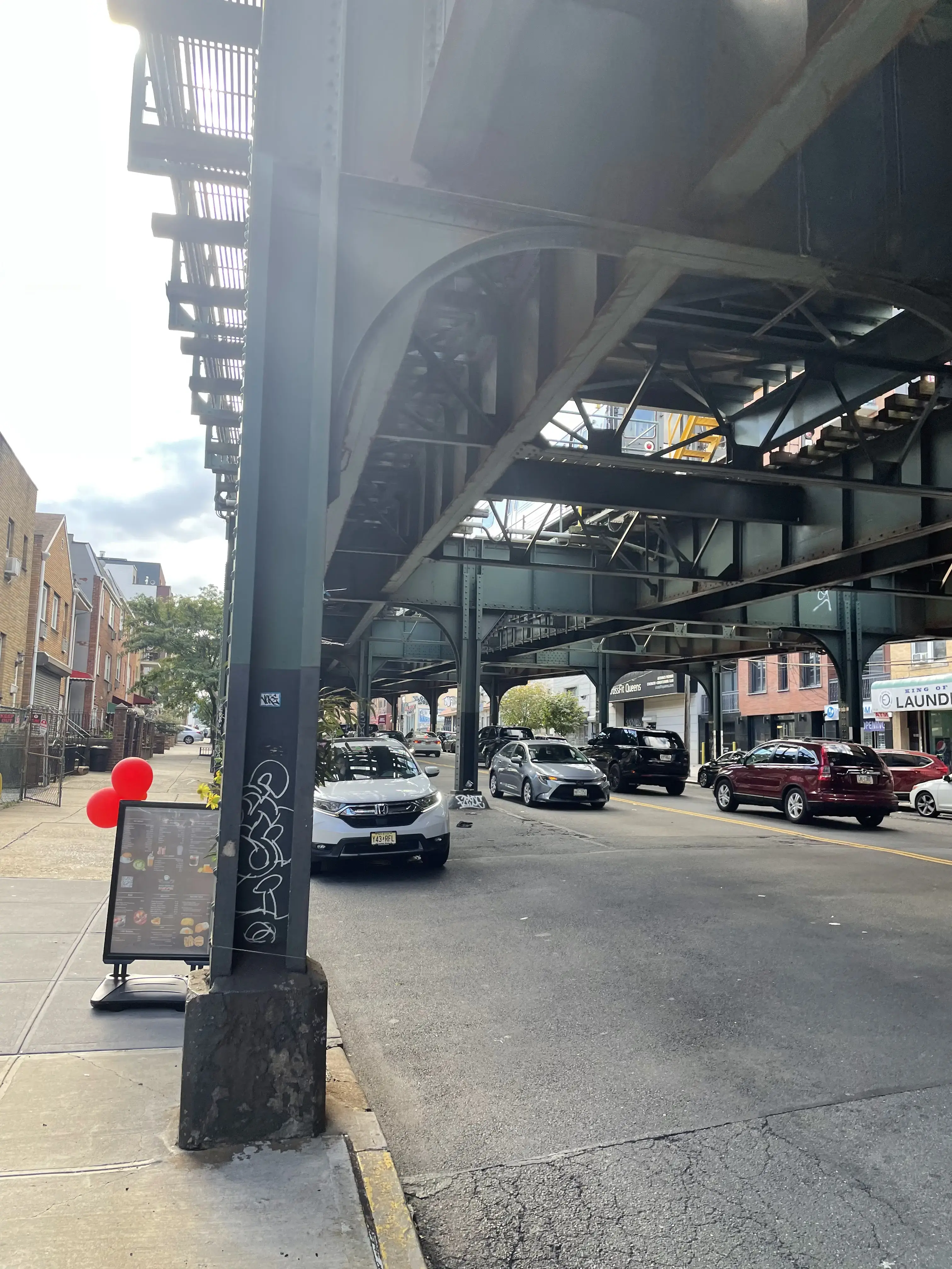 King of Queens Laundromat thumbnail 11