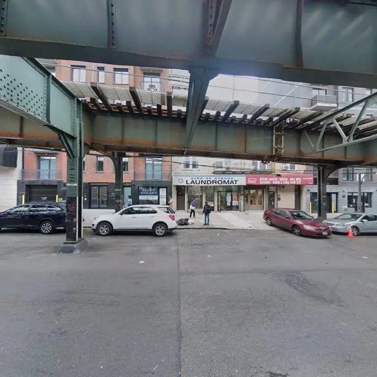 King of Queens Laundromat - Image 18