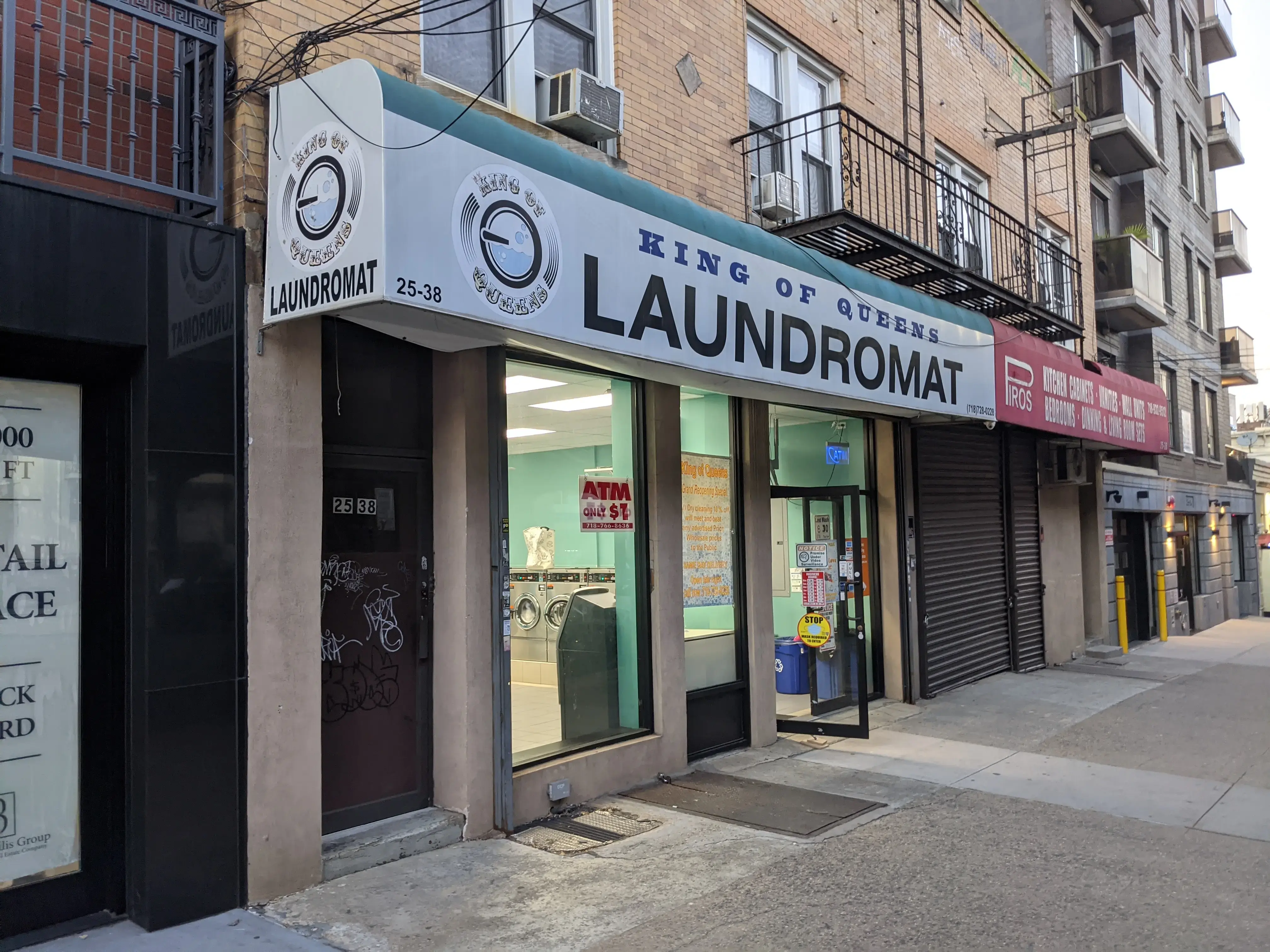 King of Queens Laundromat thumbnail 9