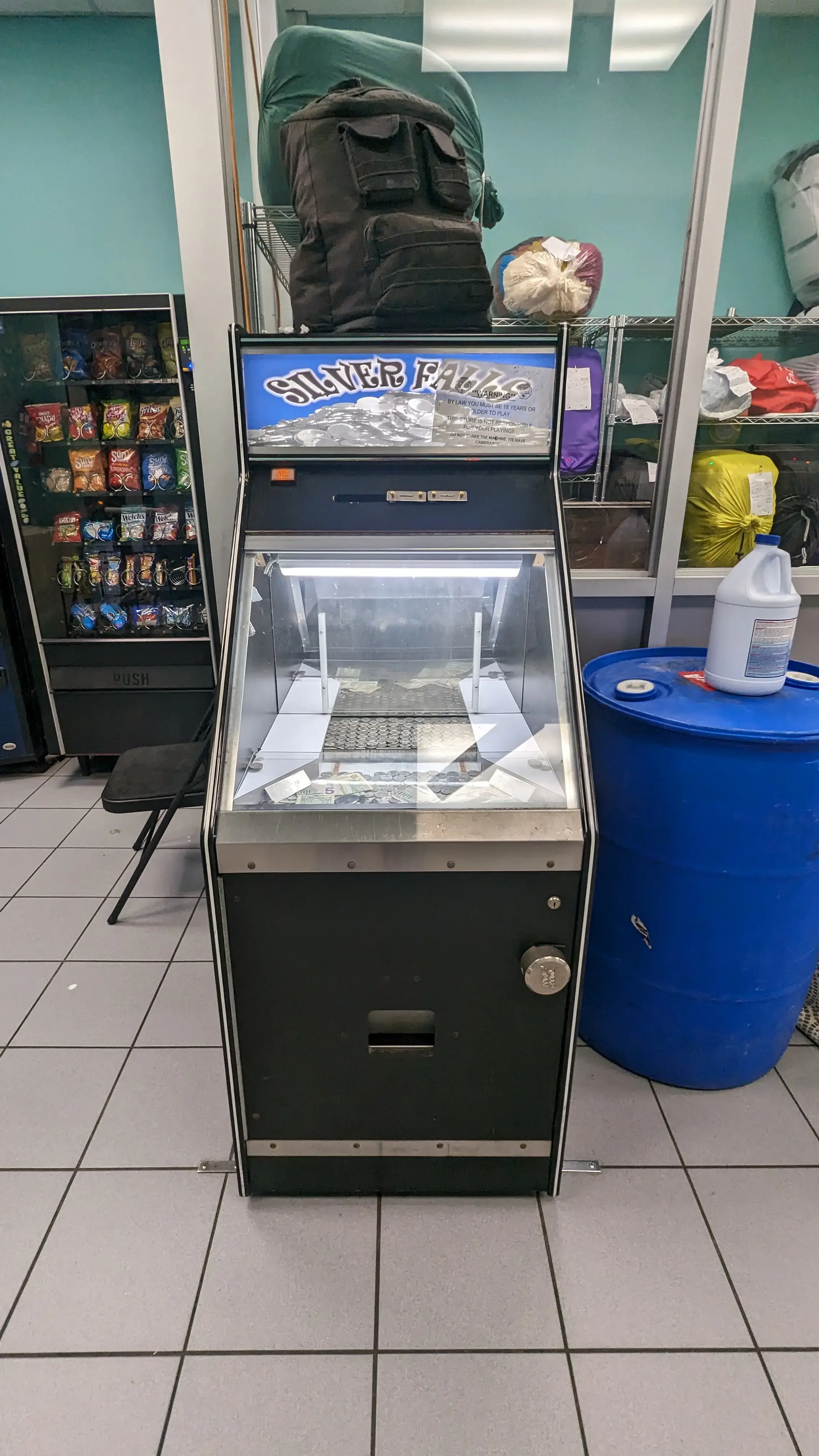 King of Queens Laundromat - Image 13