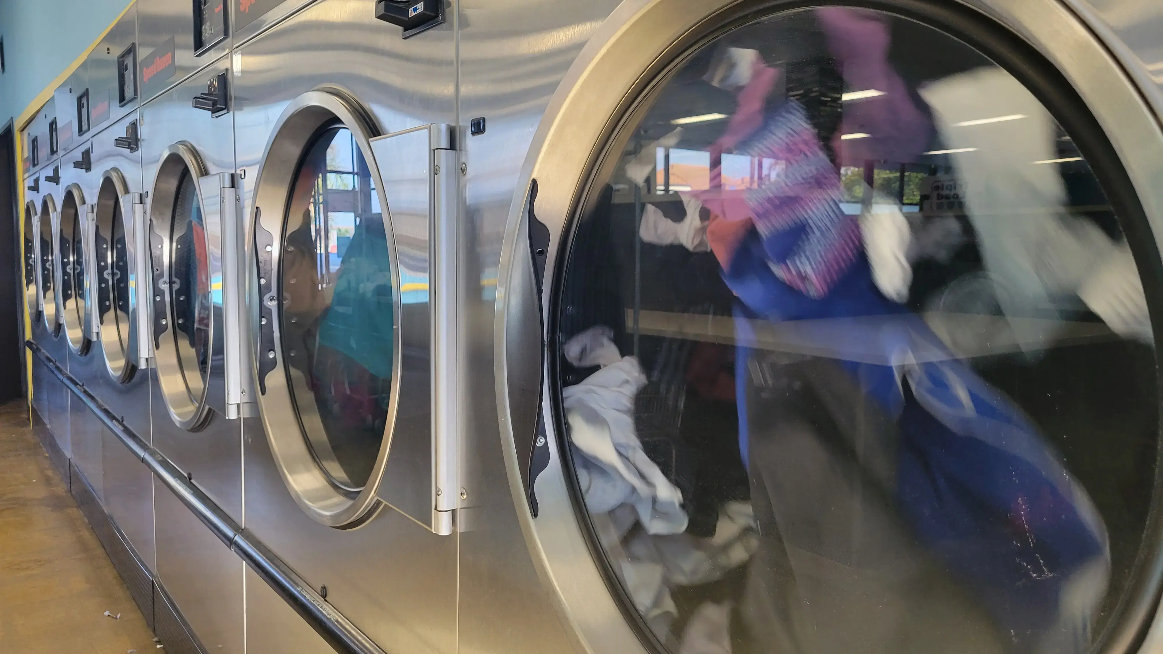 King Pelican Laundromat thumbnail 10