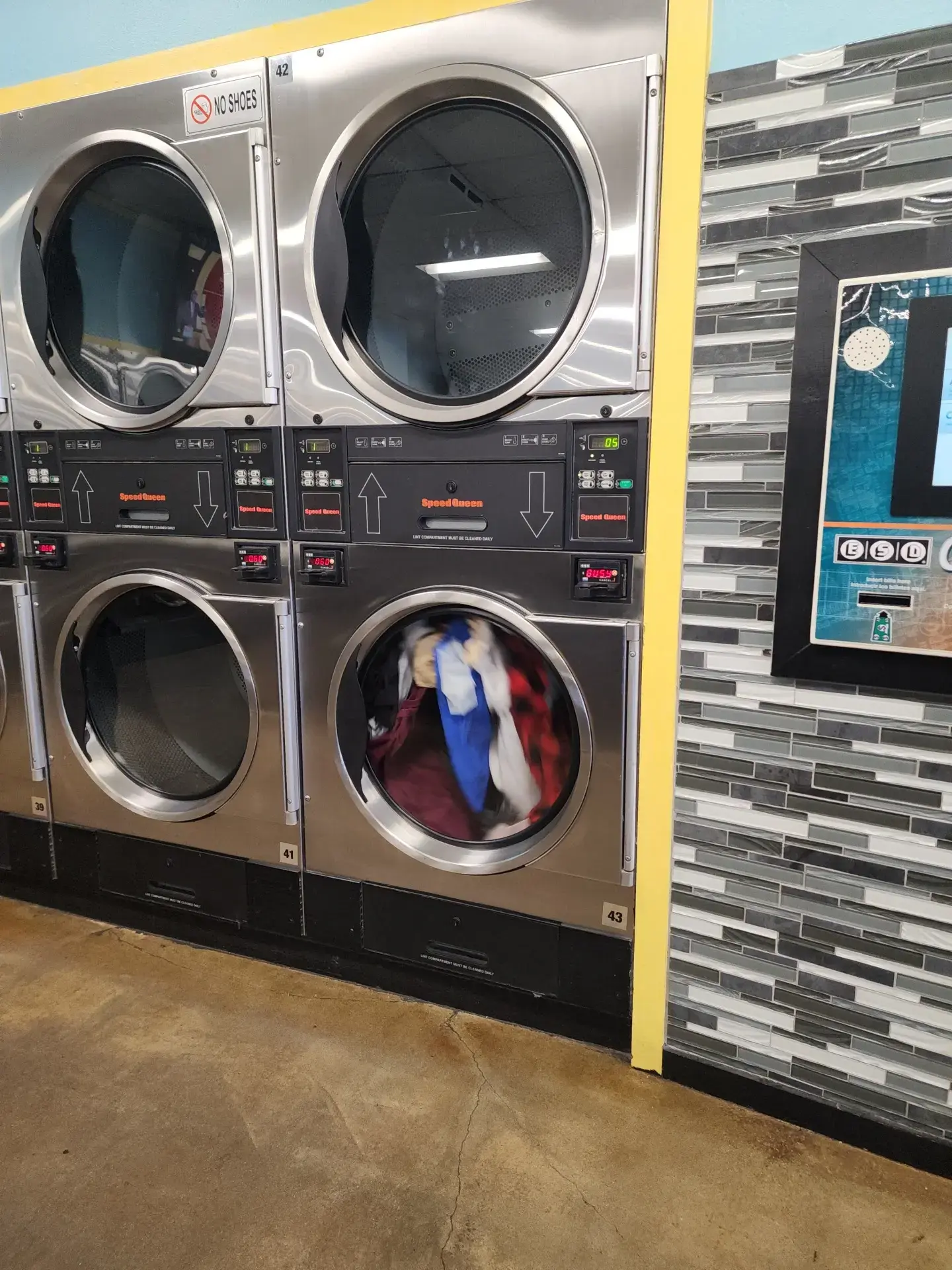 King Pelican Laundromat thumbnail 2