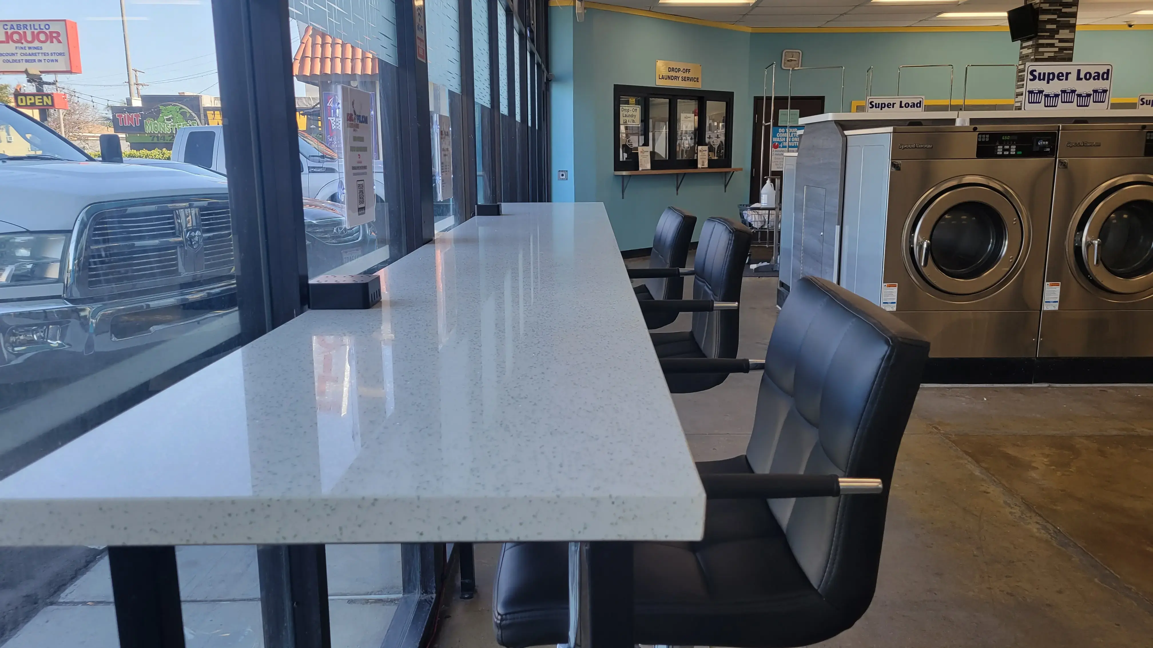 King Pelican Laundromat - Image 11