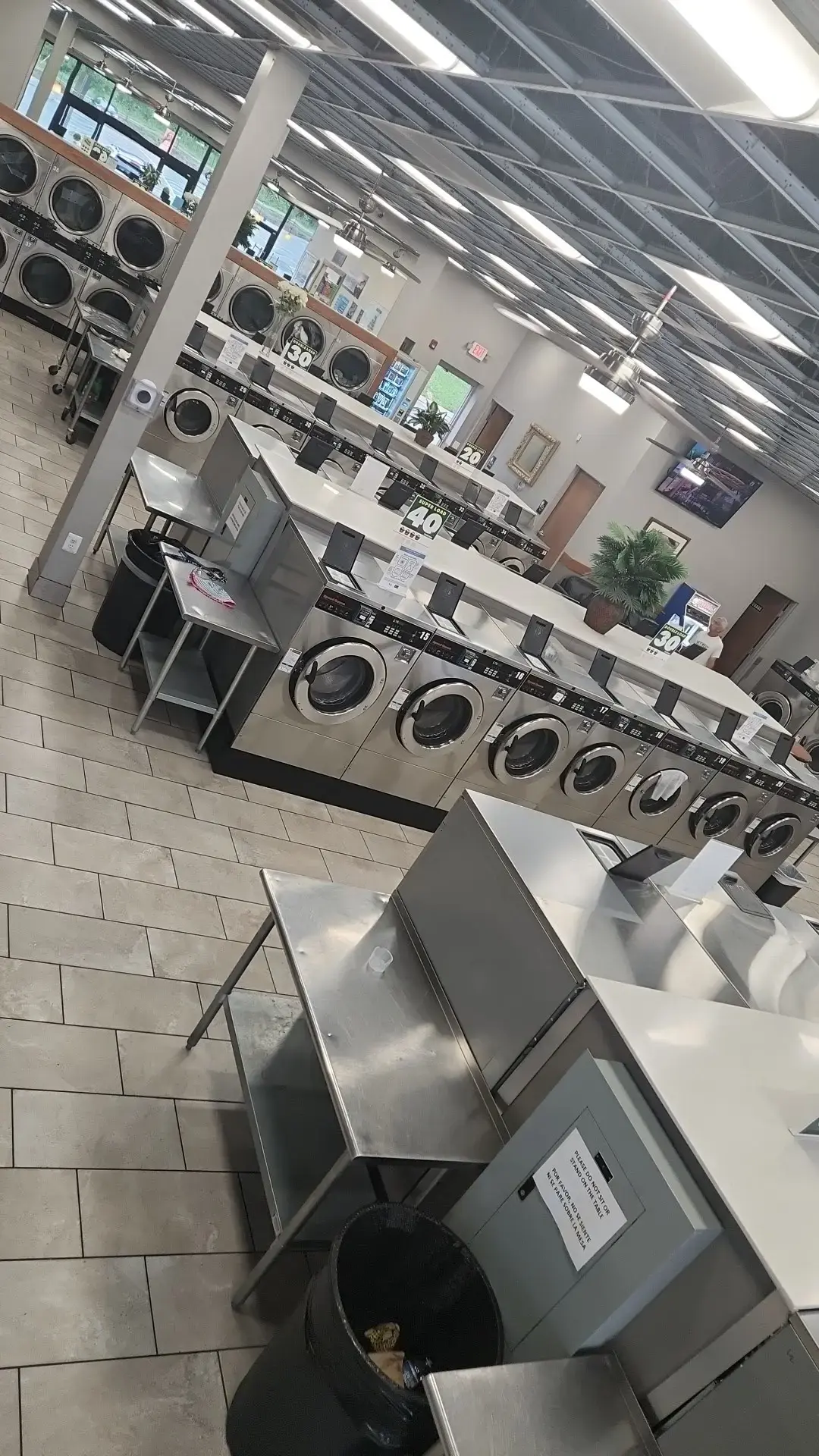 Kings Laundromat - Image 19