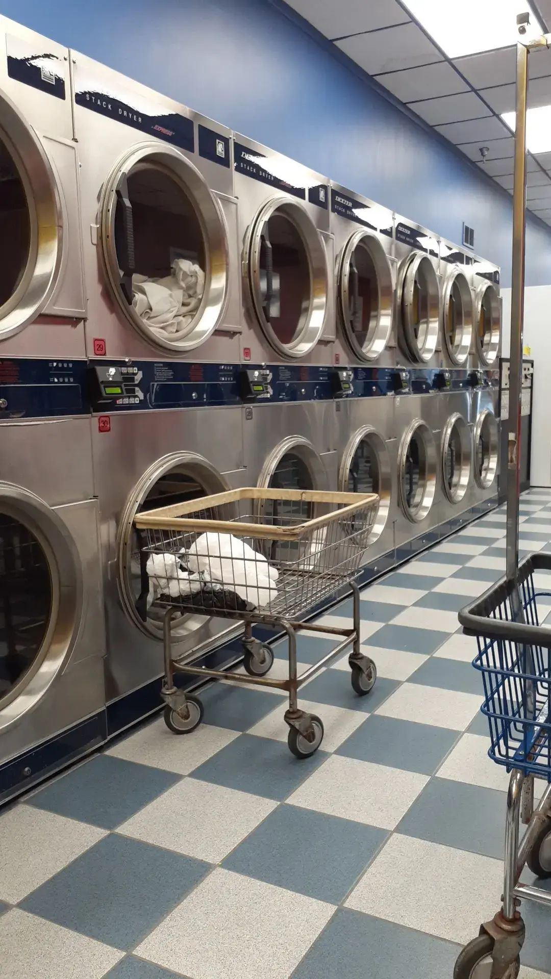 Kingston Plaza Laundry - Image 10