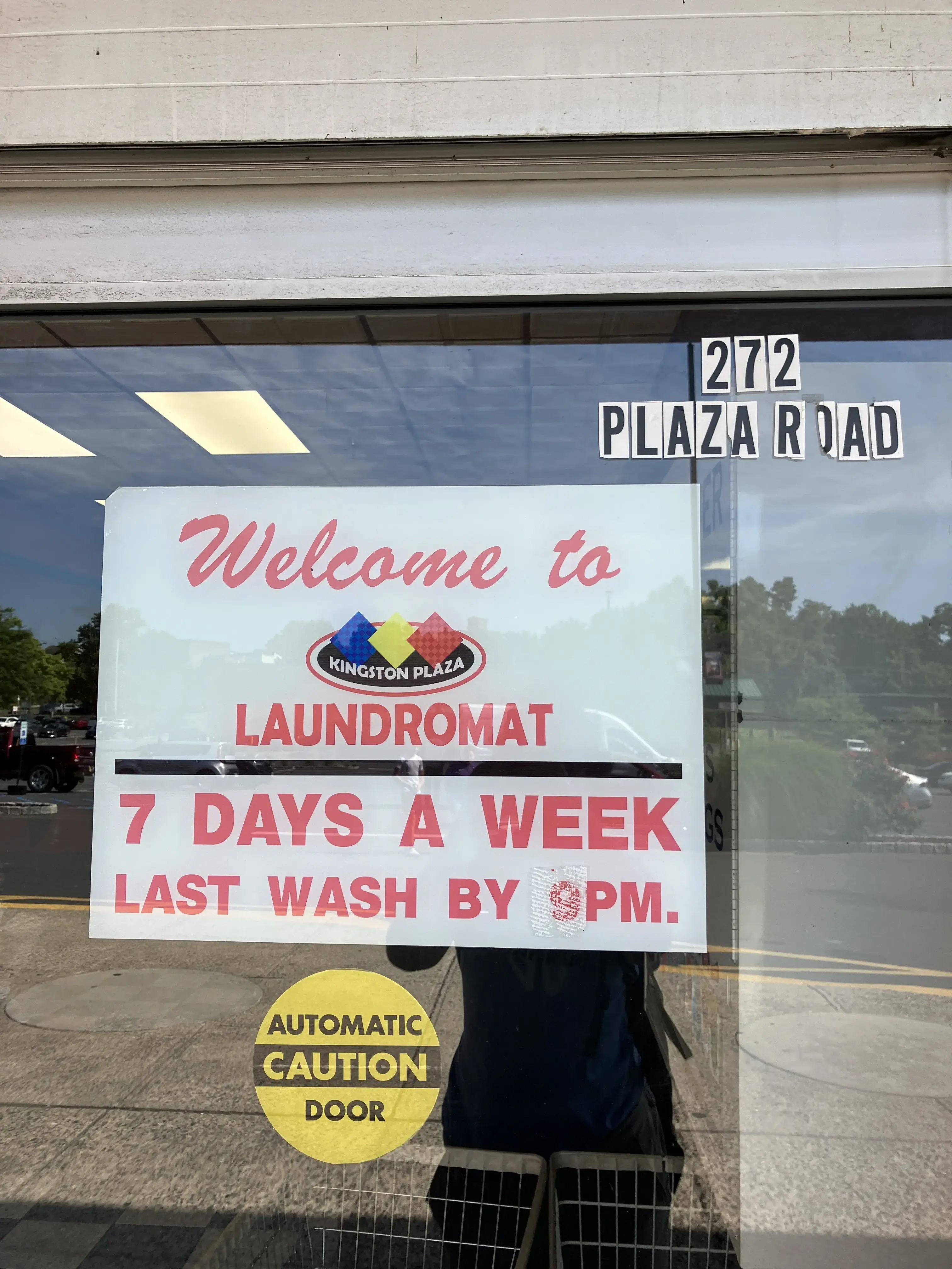 Kingston Plaza Laundry - Image 4