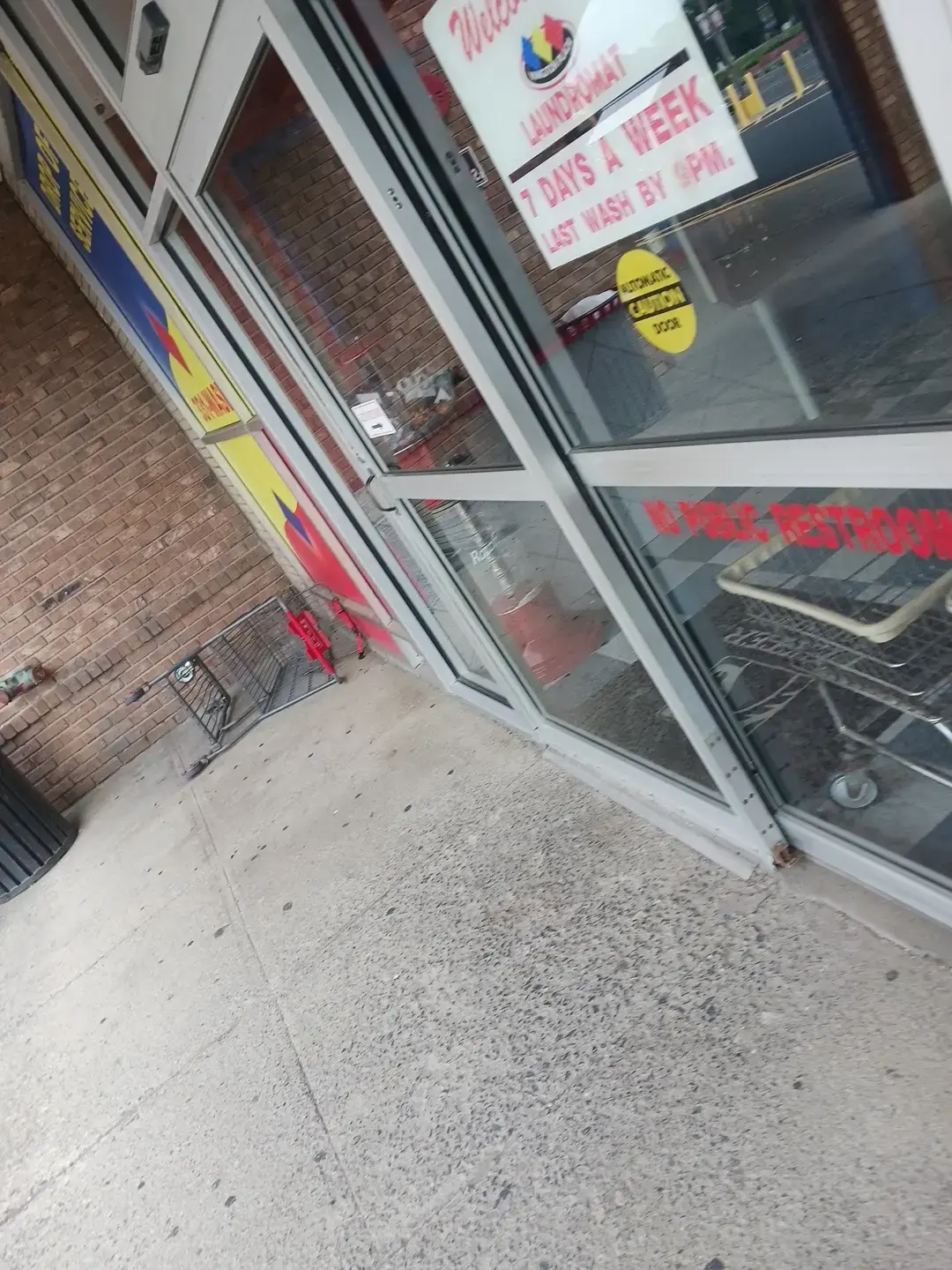 Kingston Plaza Laundry - Image 7