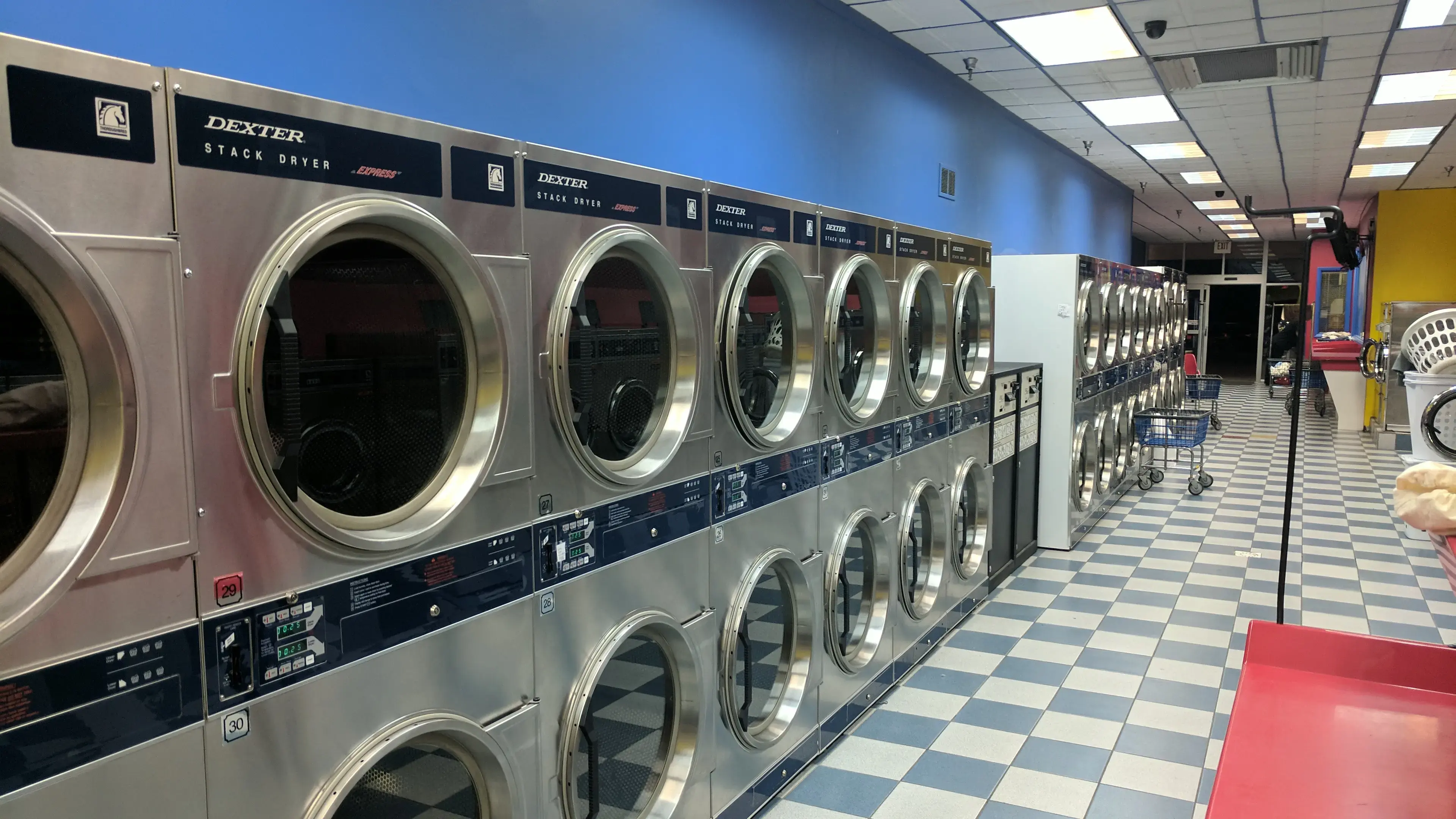 Kingston Plaza Laundry - Image 11