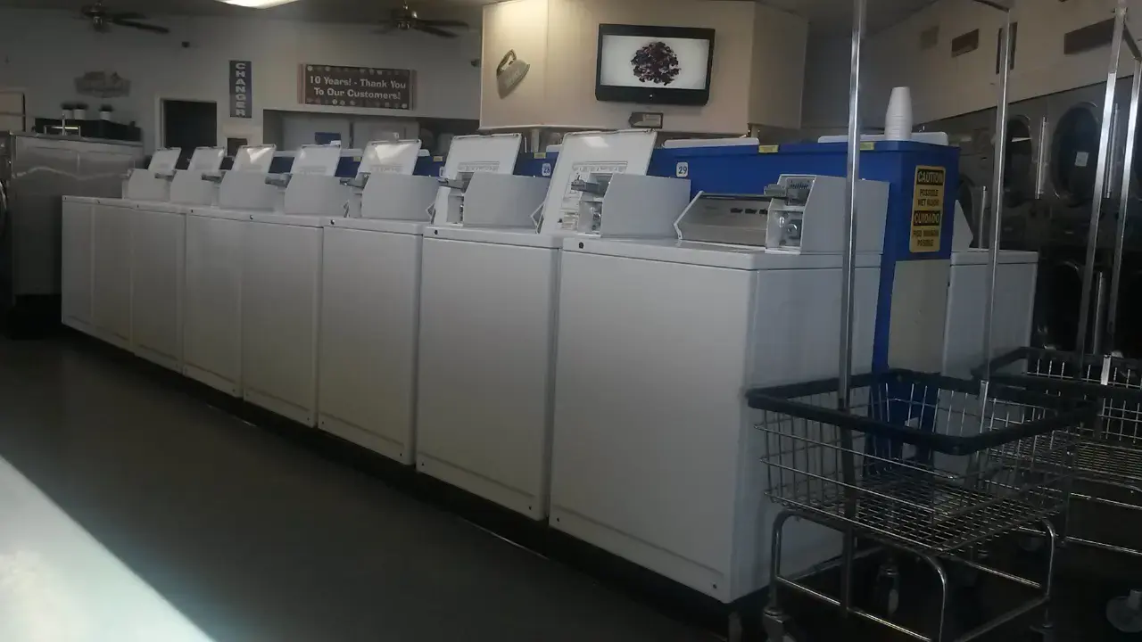 Kingwood Laundromat thumbnail 7