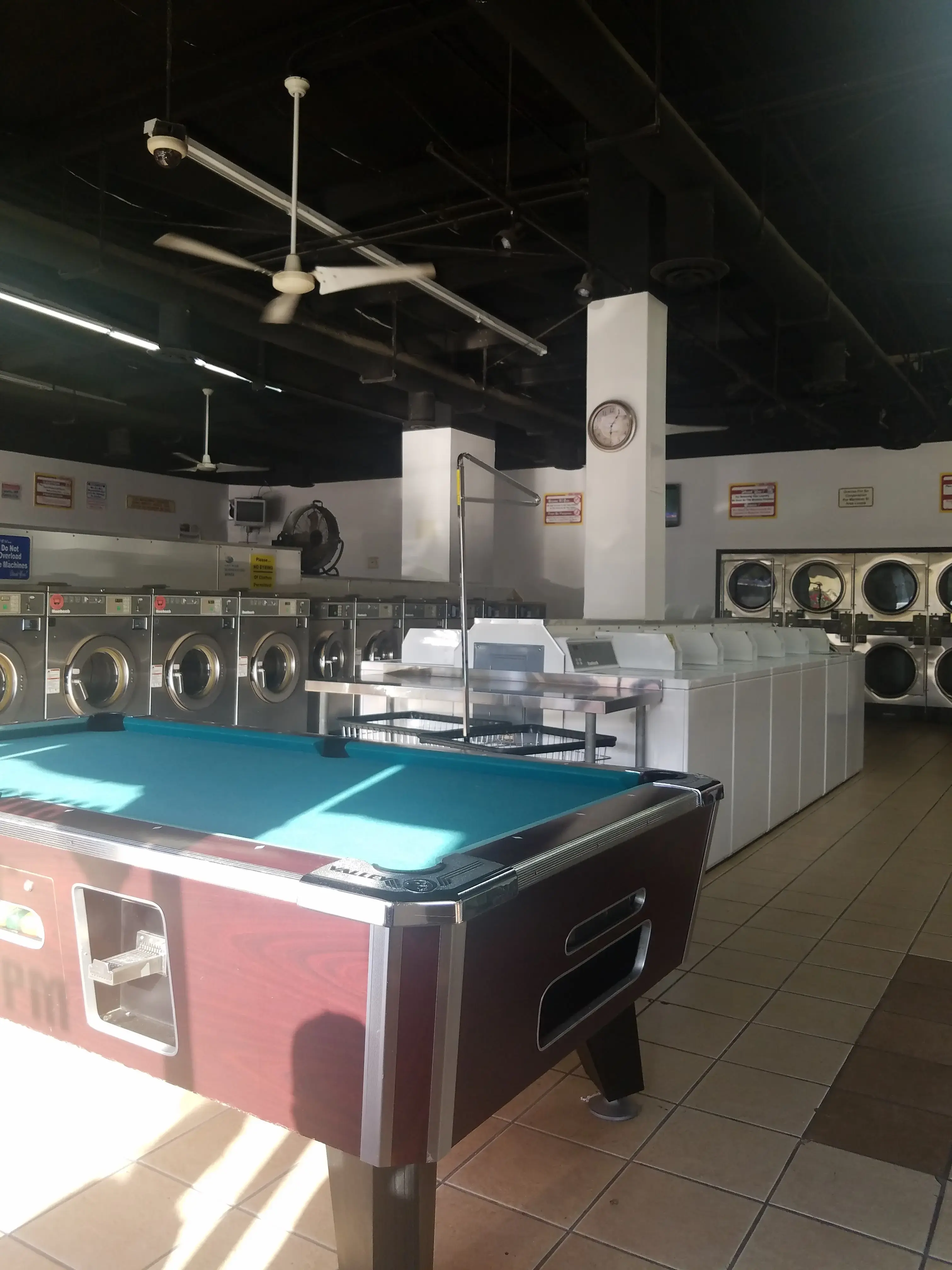 Klassy Klean Coin Laundry/Dry Cleaners thumbnail 6