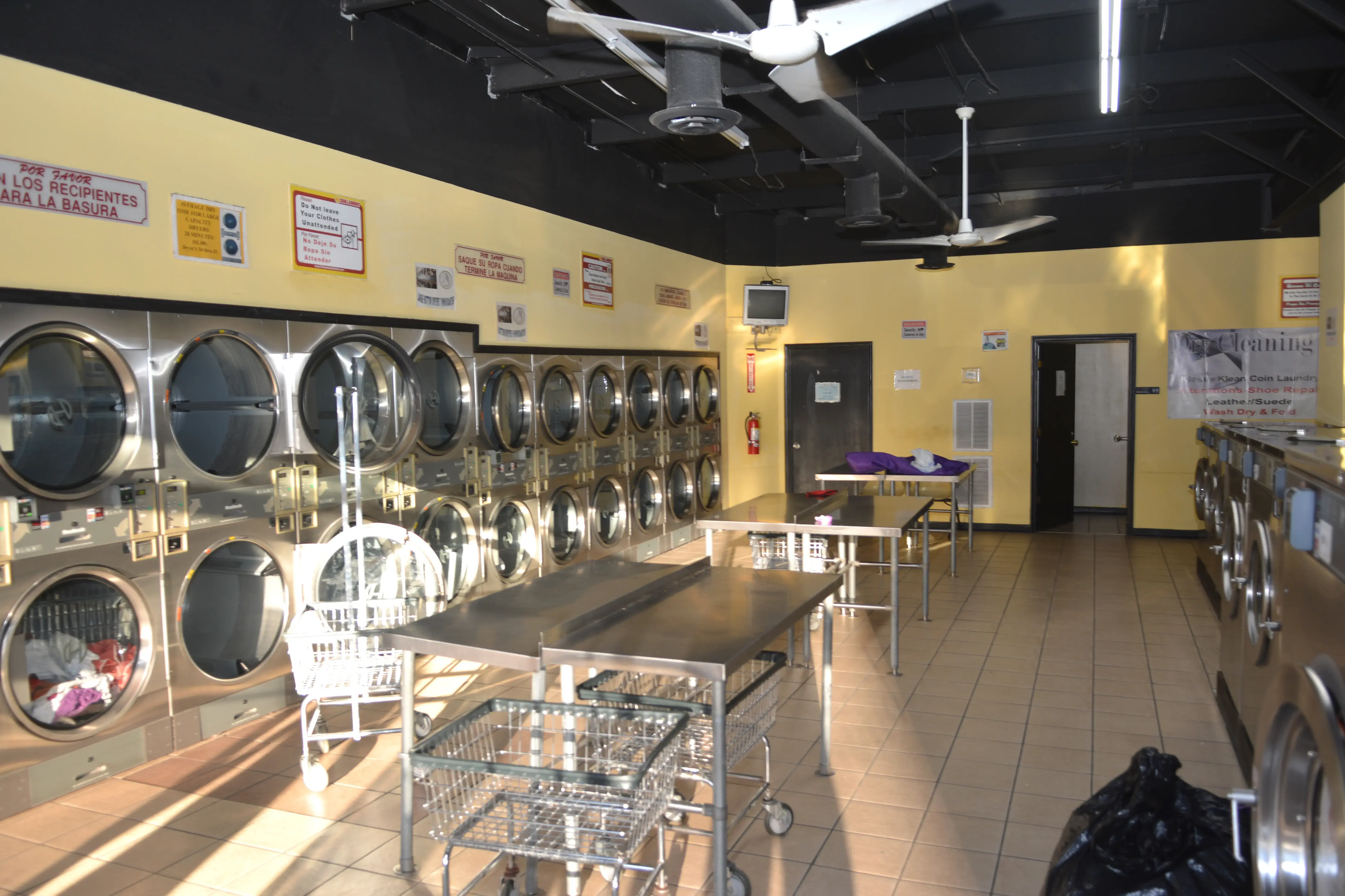 Klassy Klean Coin Laundry/Dry Cleaners - Image 12
