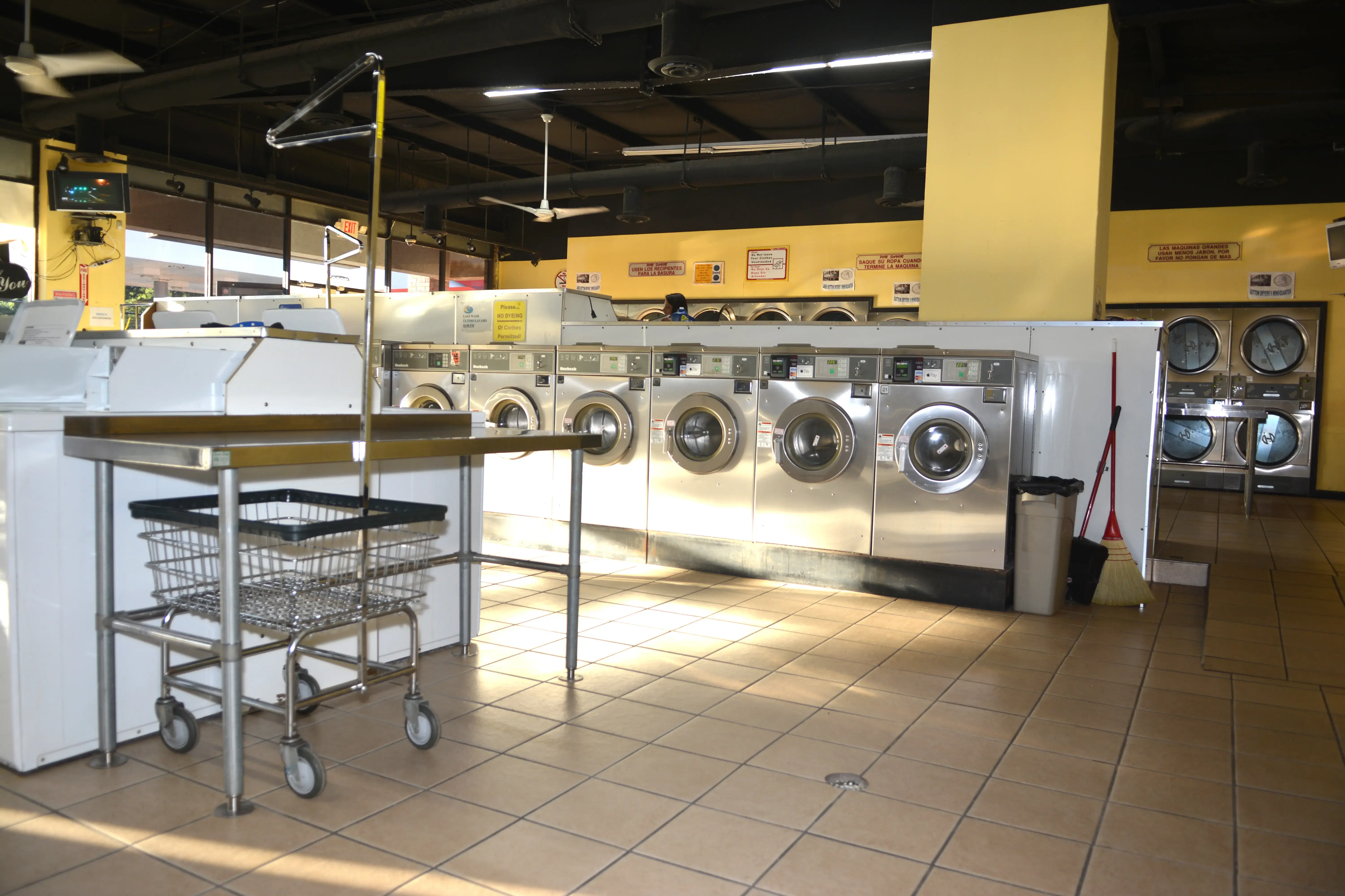 Klassy Klean Coin Laundry/Dry Cleaners - Image 2