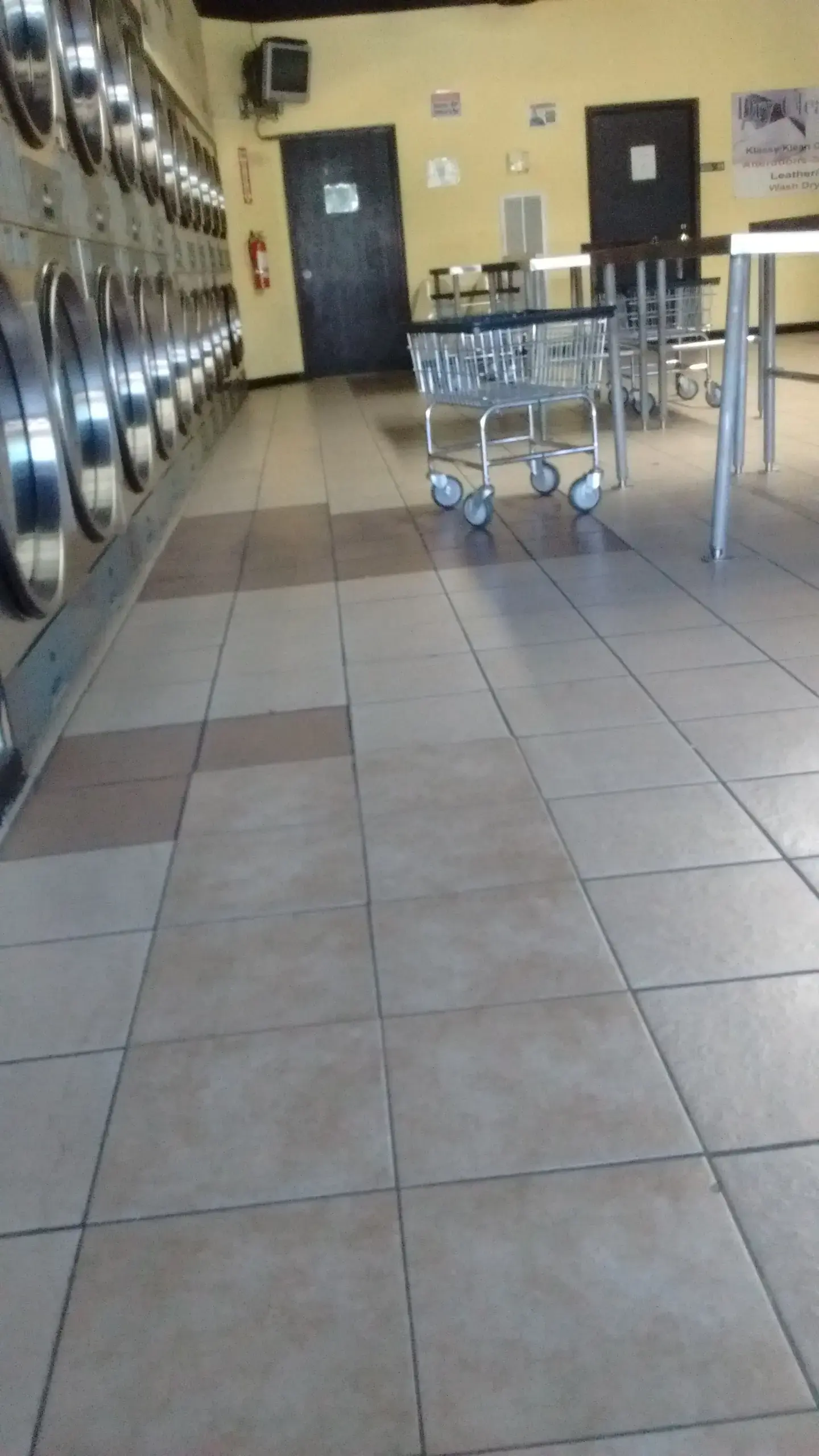 Klassy Klean Coin Laundry/Dry Cleaners thumbnail 9