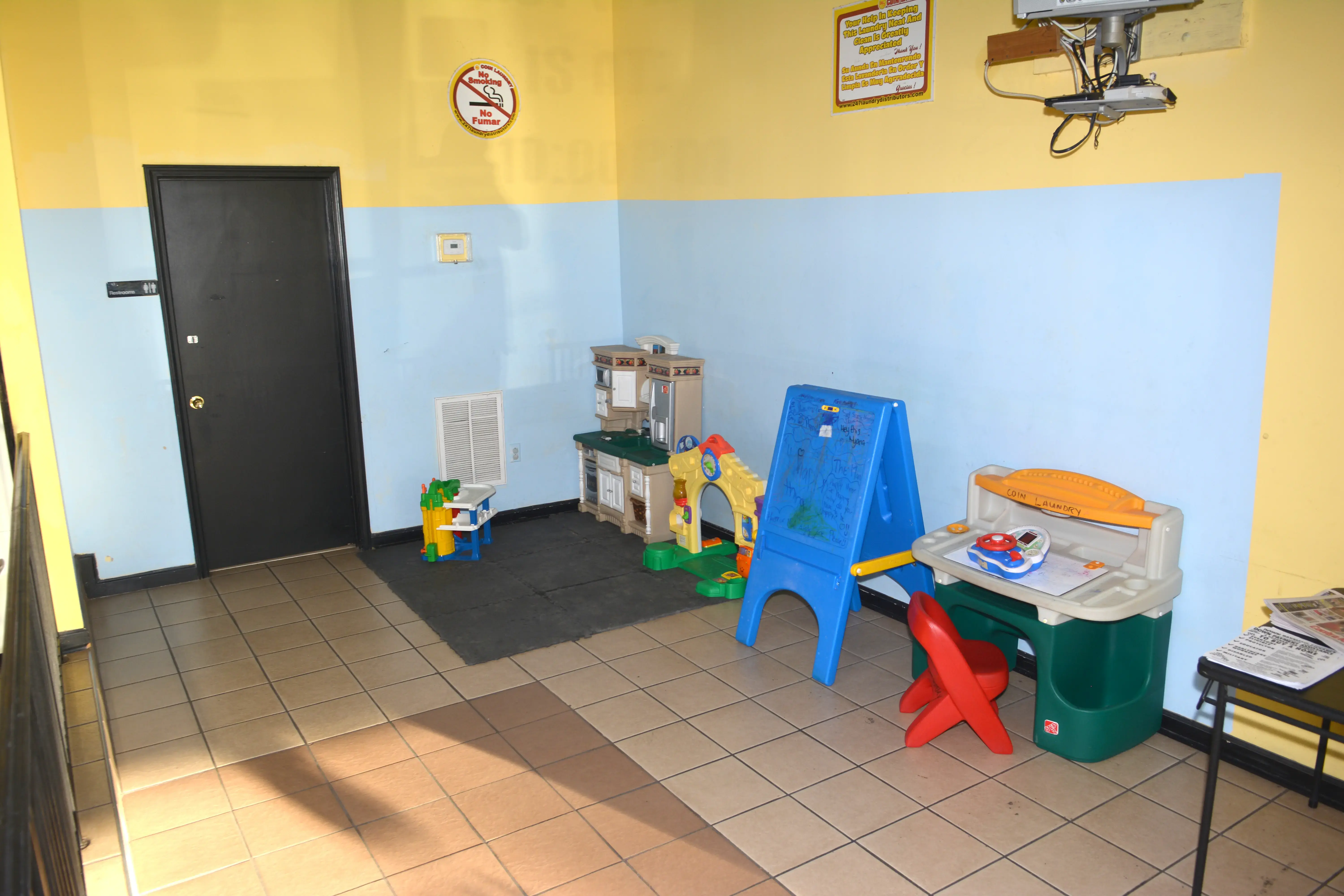 Klassy Klean Coin Laundry/Dry Cleaners - Image 3