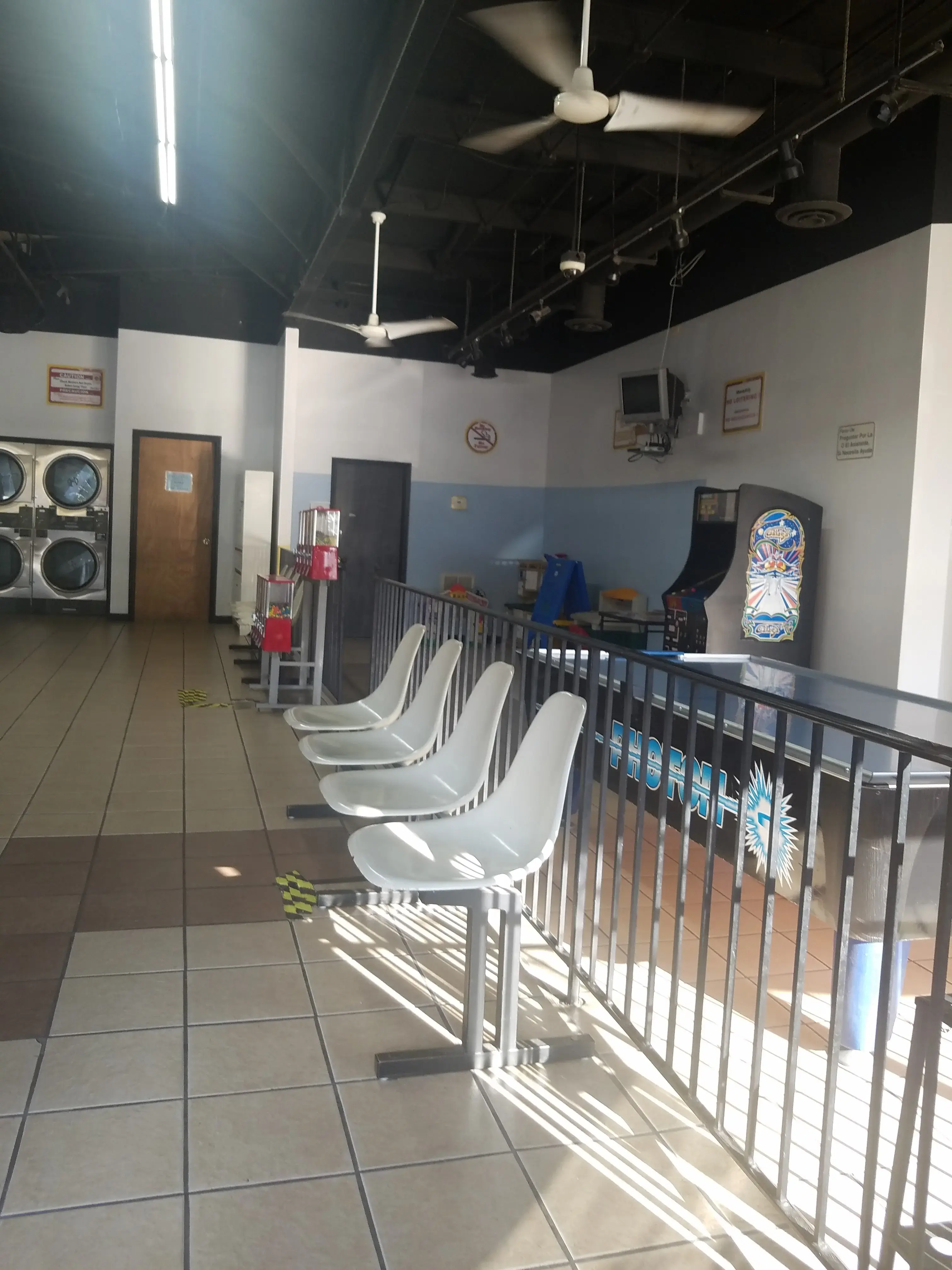 Klassy Klean Coin Laundry/Dry Cleaners thumbnail 8