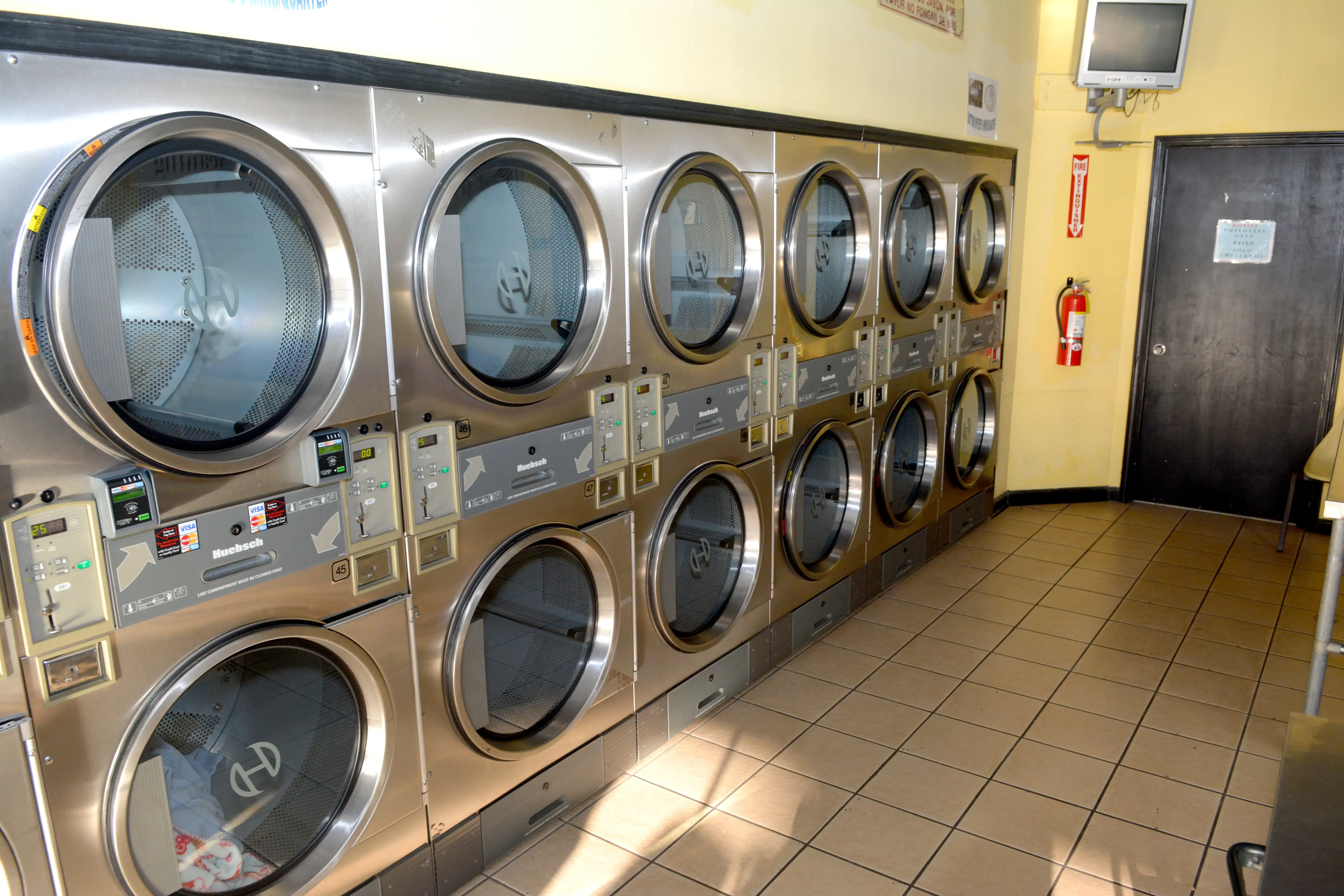 Klassy Klean Coin Laundry/Dry Cleaners - Image 18