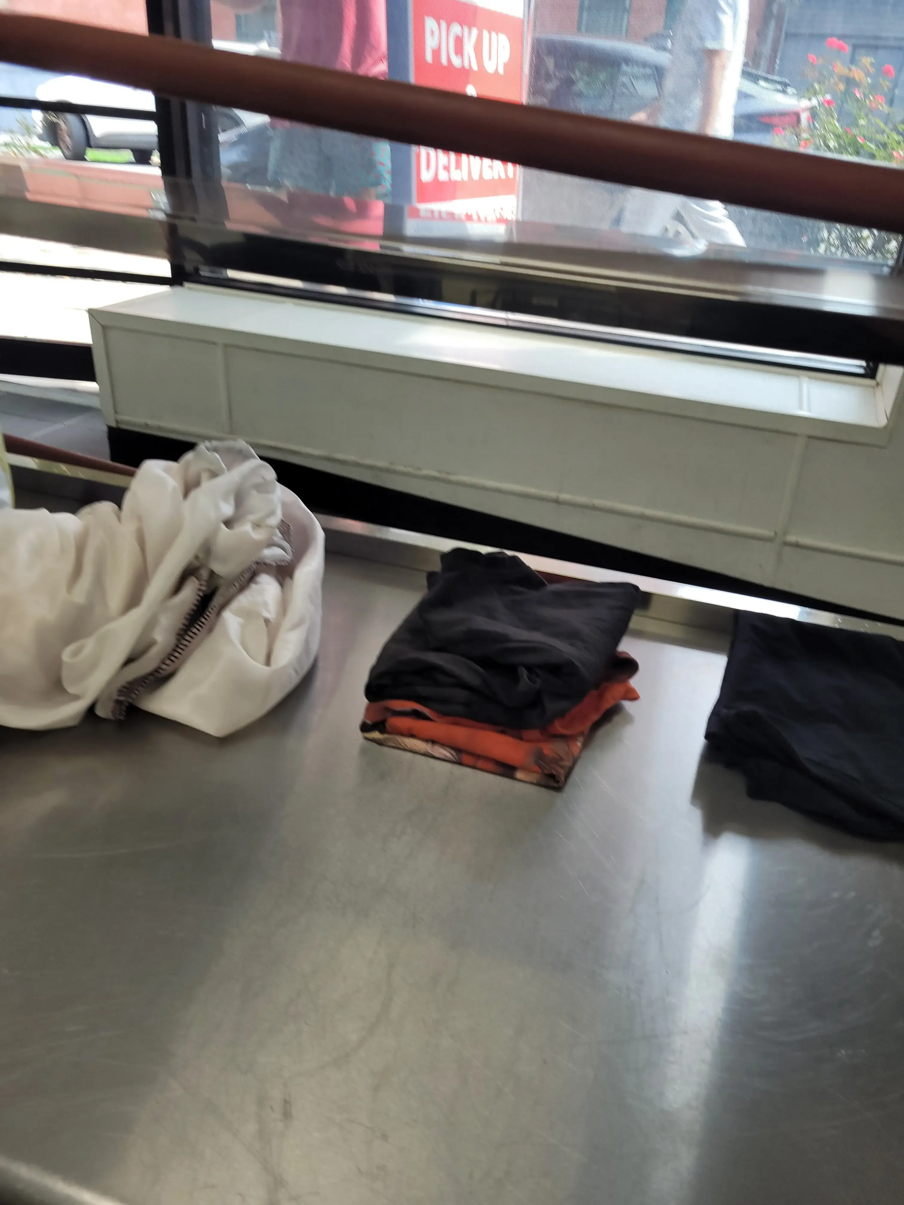 Knickerbocker Laundromat thumbnail 11