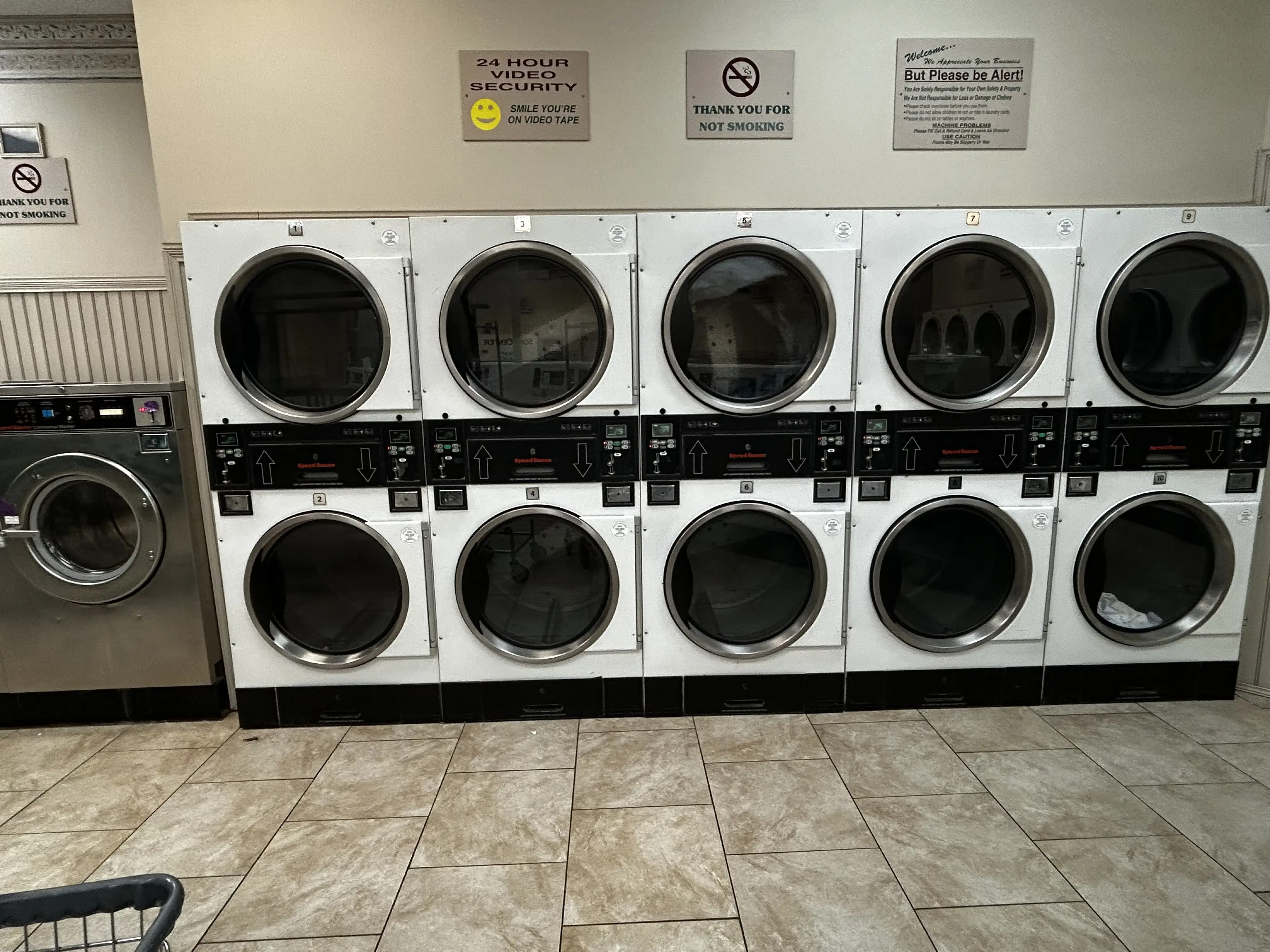 Knollwood Coin Laundry thumbnail 3
