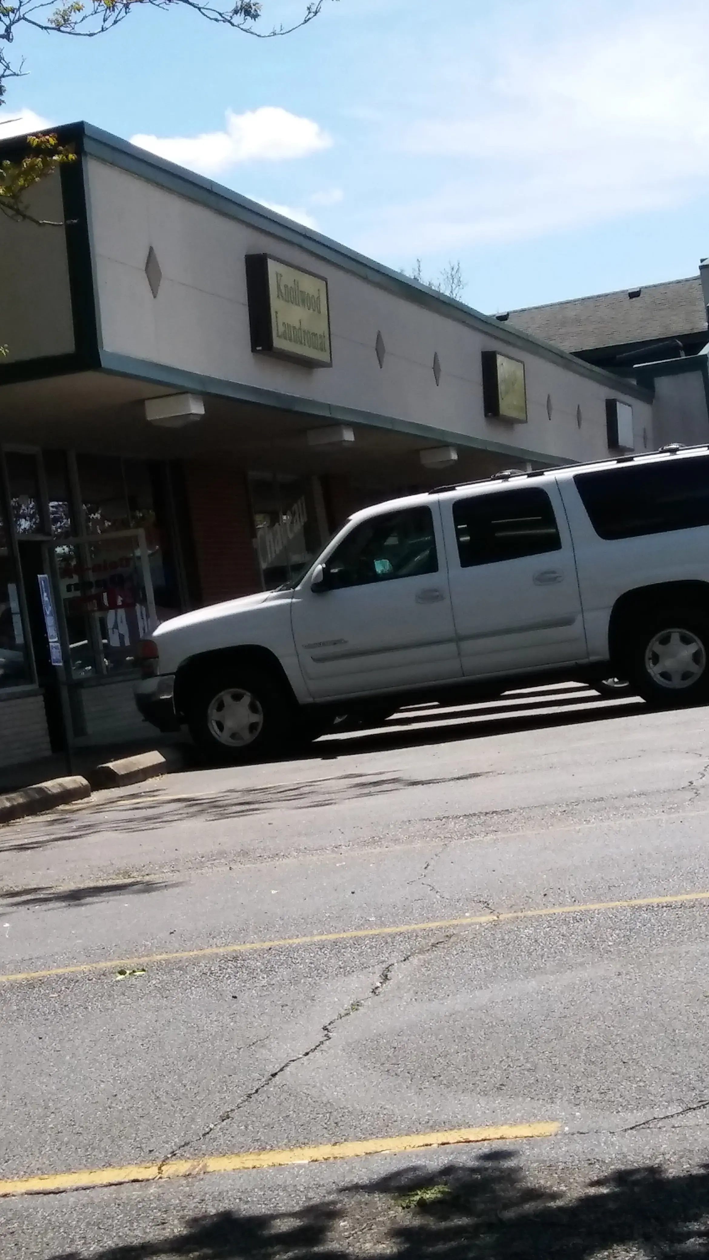 Knollwood Coin Laundry thumbnail 13