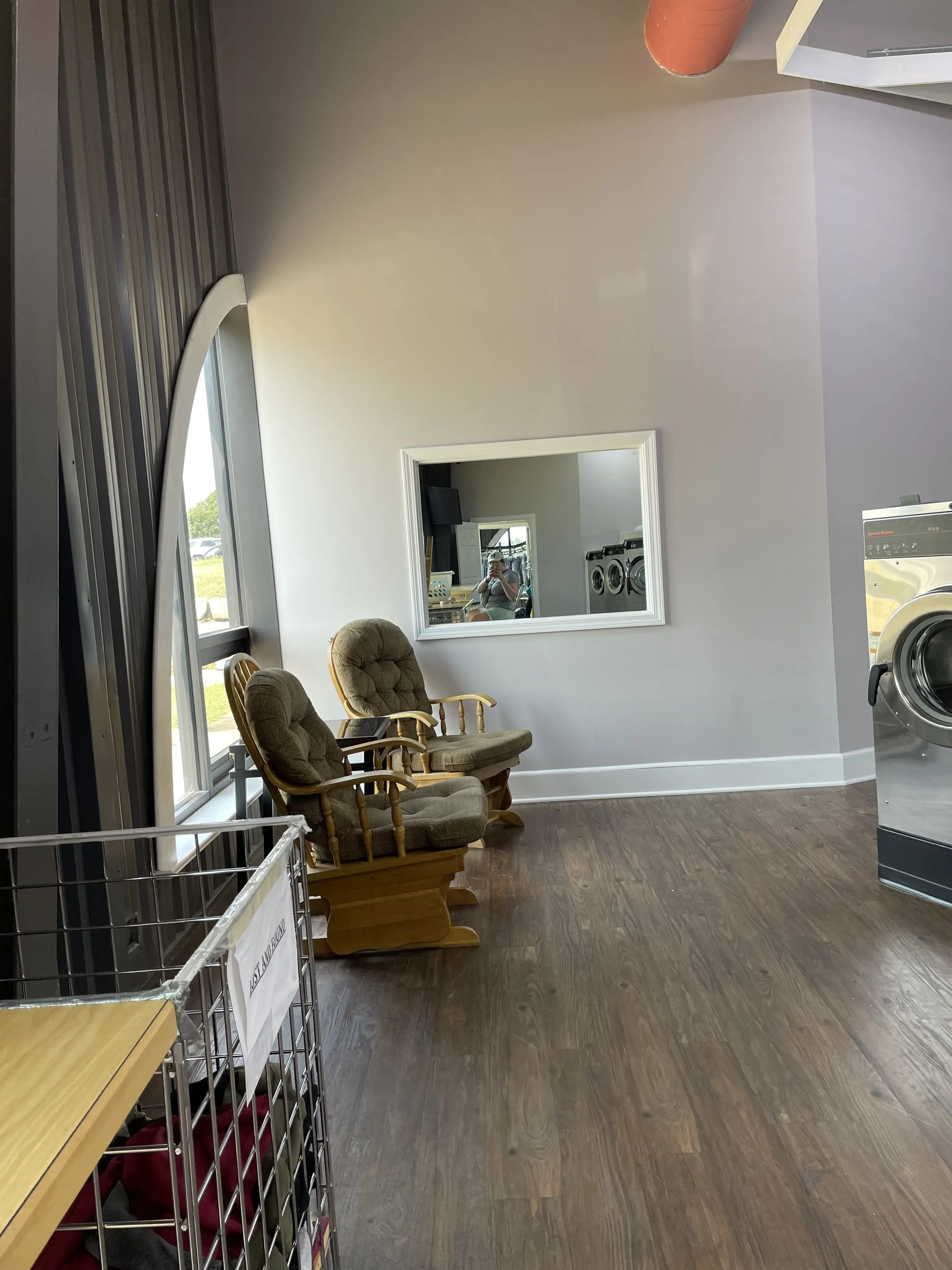 Krispy Clean Cleaners & Laundromat - Image 8