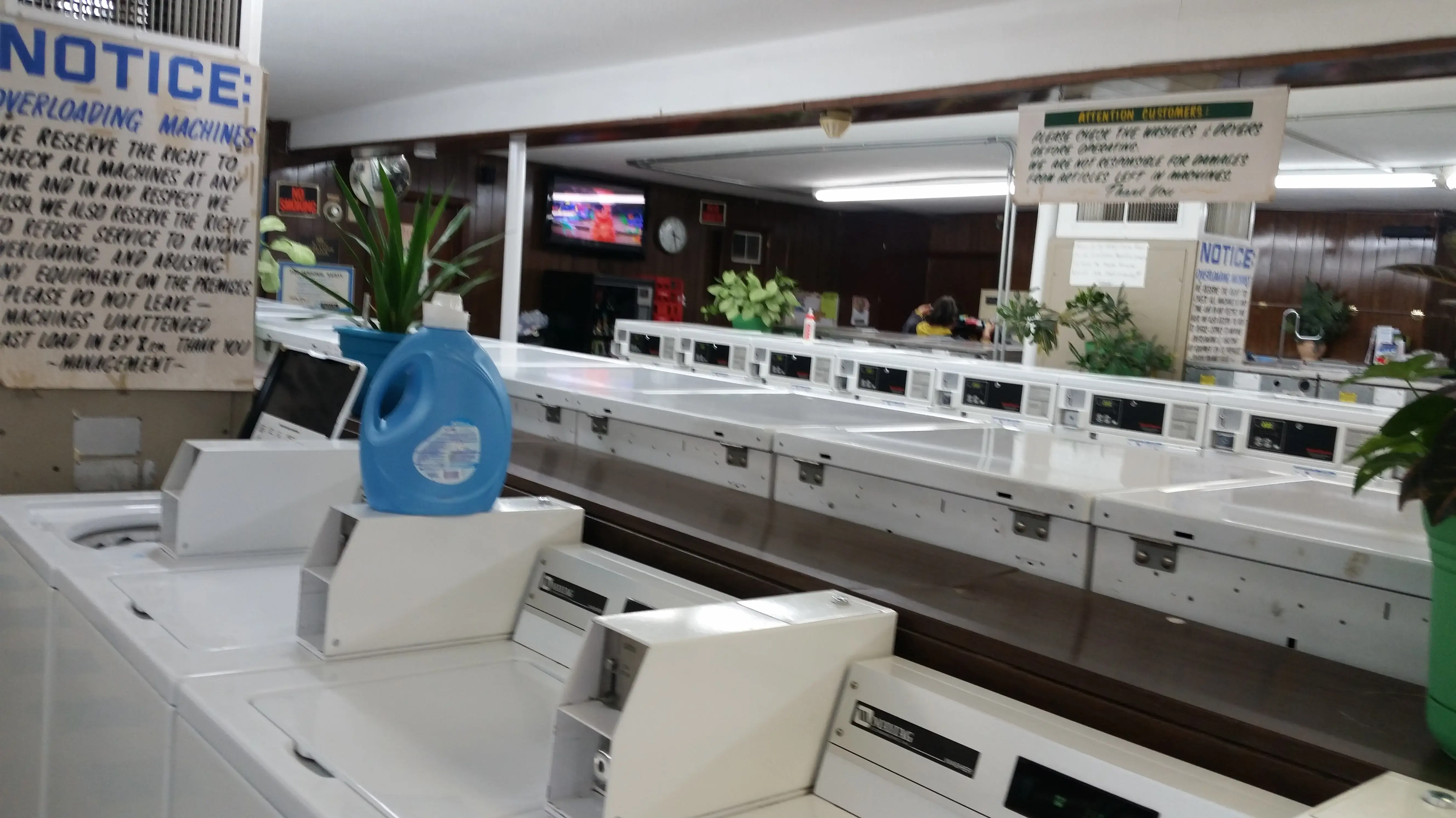 L & K Laundromat location