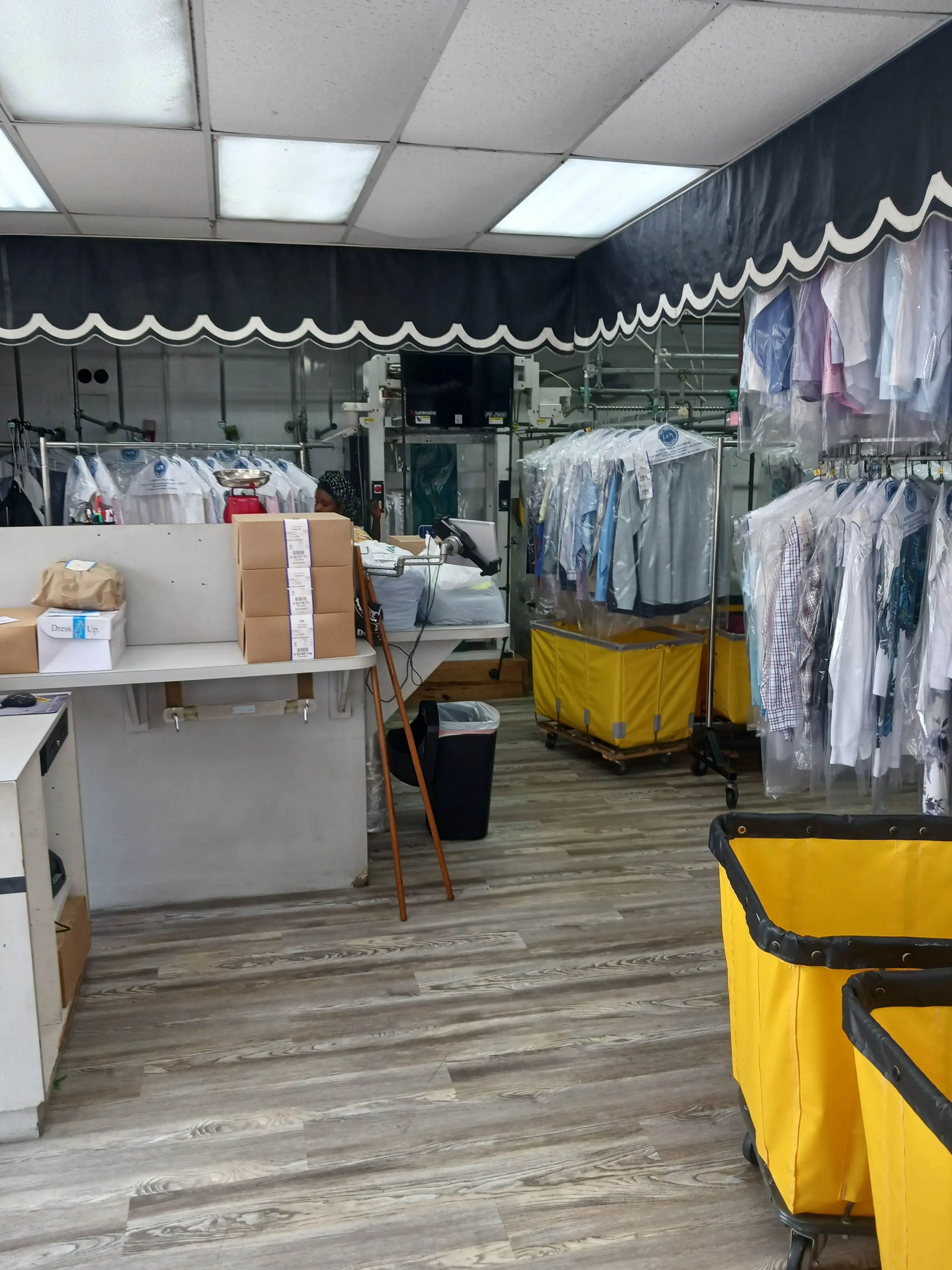 L & M Dry Cleaners - Image 2