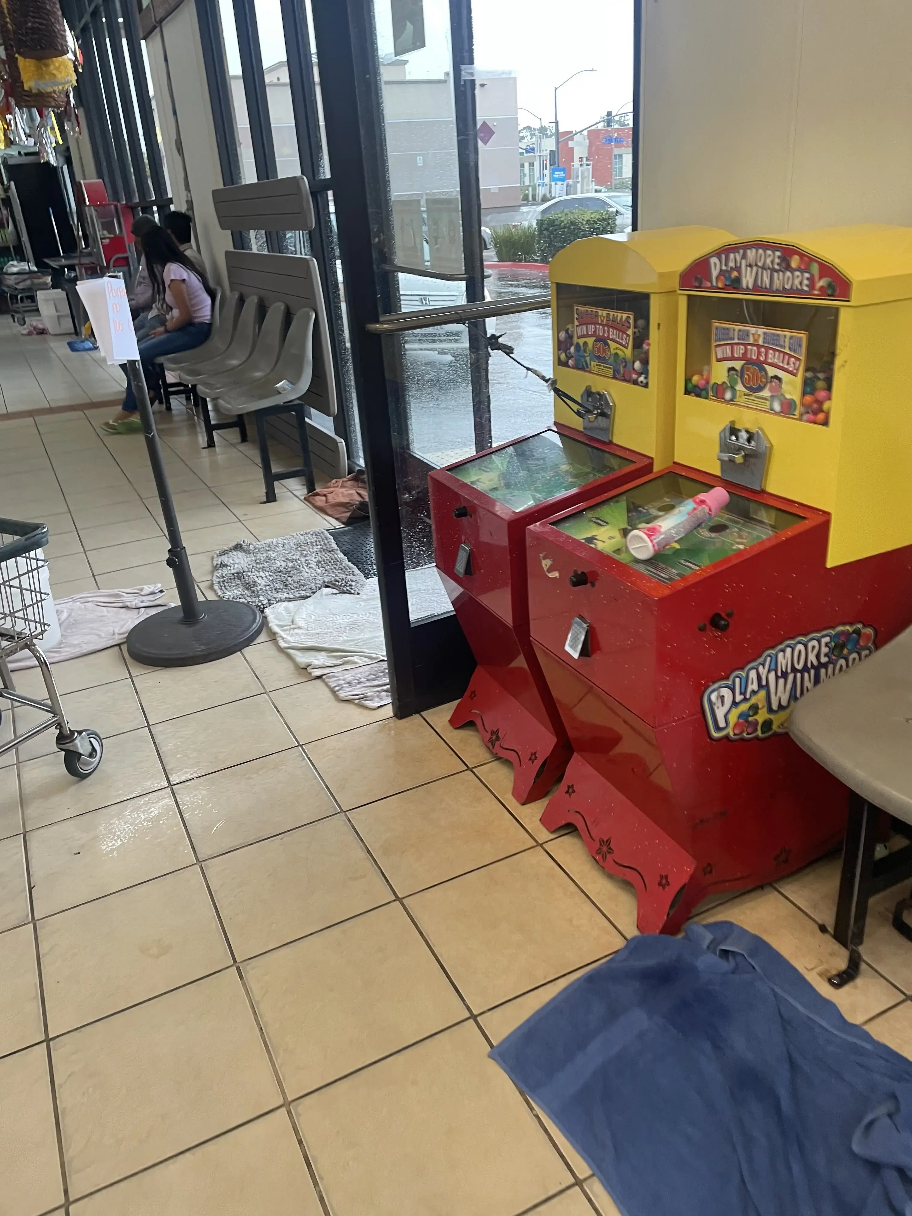 La Chiquita Laundromat thumbnail 3