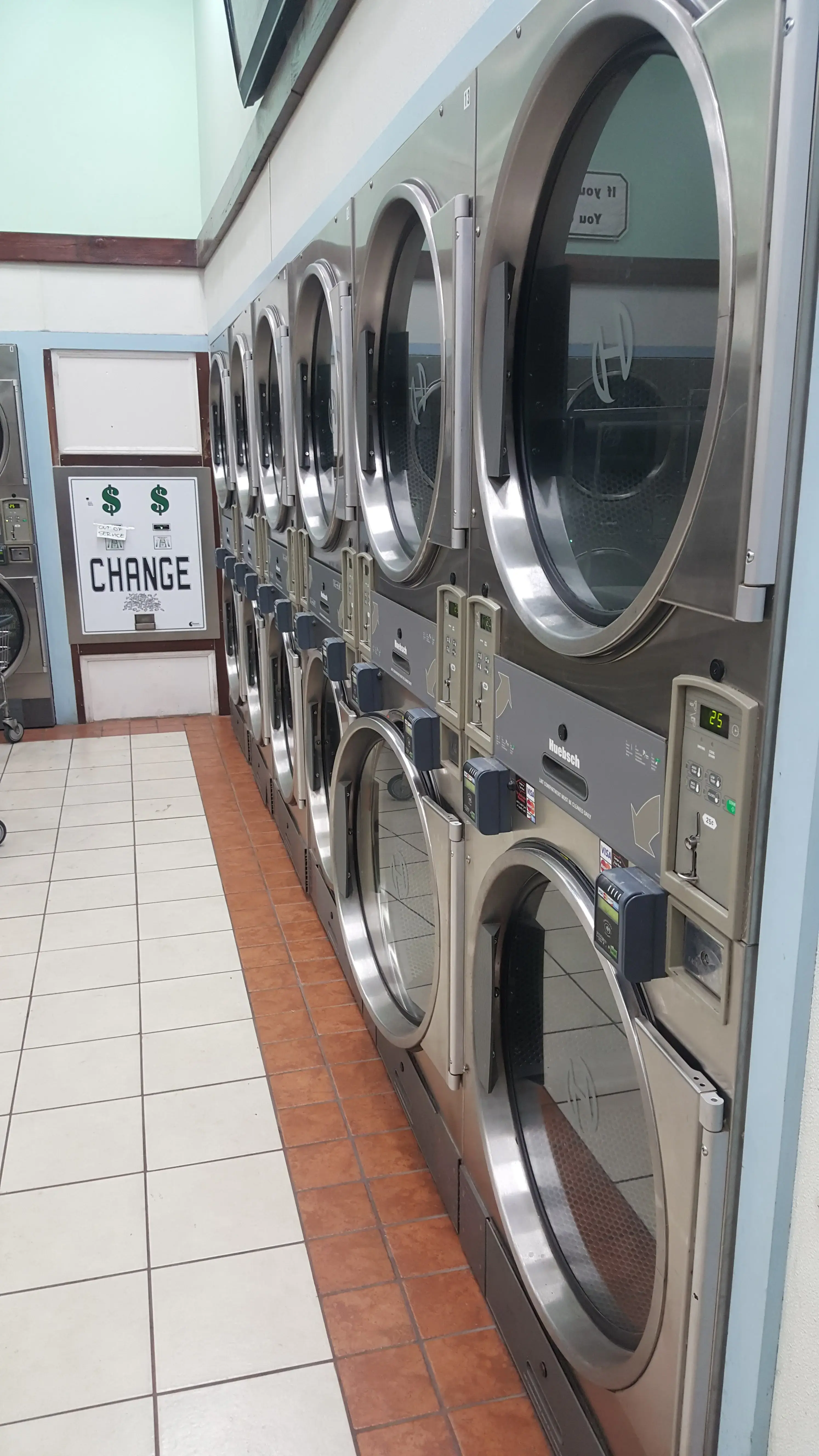 La Chiquita Laundromat thumbnail 11