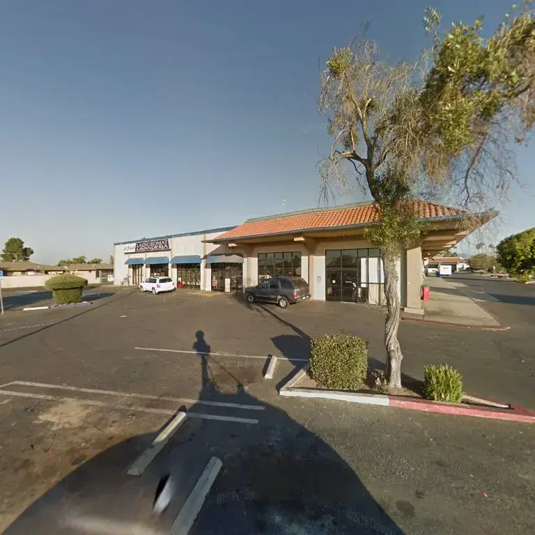 La Chiquita Laundromat thumbnail 13