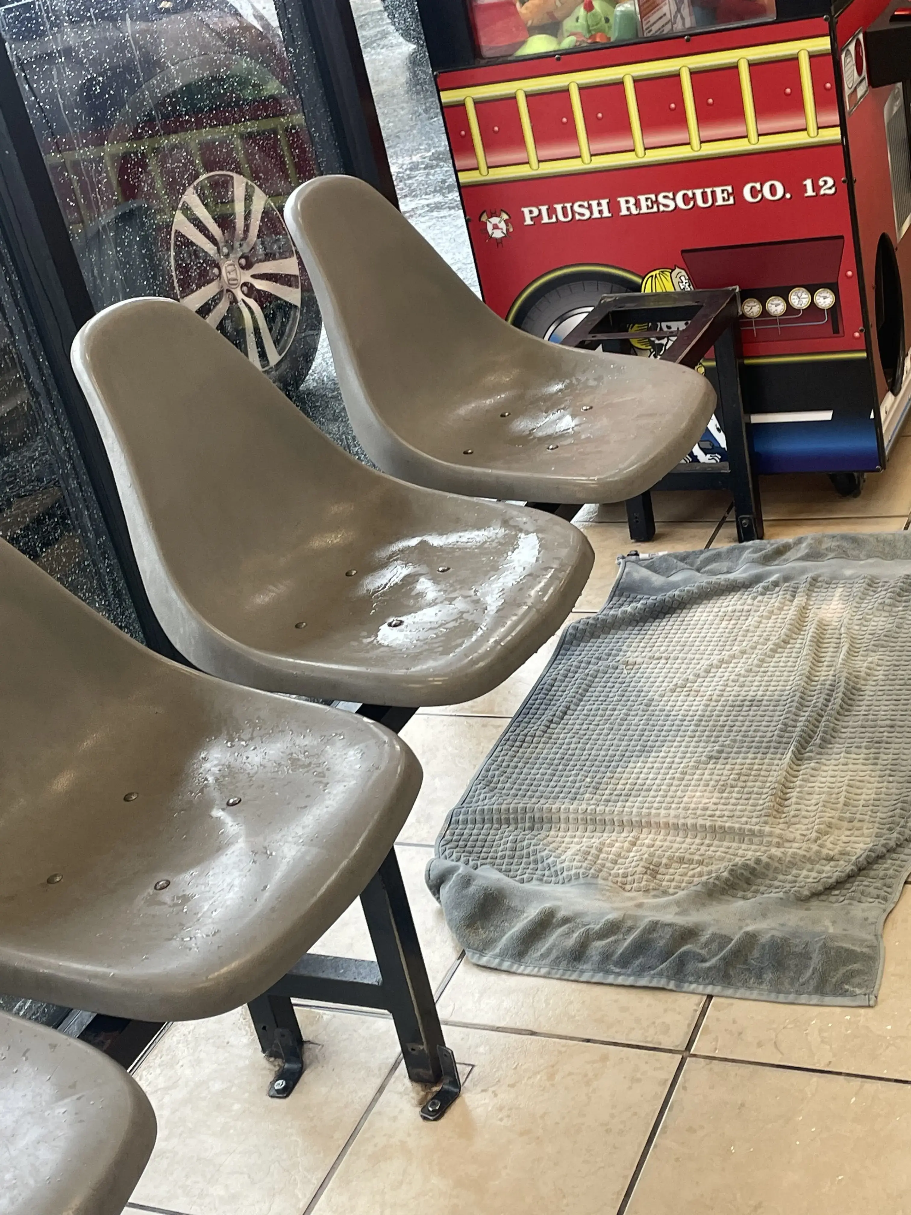 La Chiquita Laundromat thumbnail 4