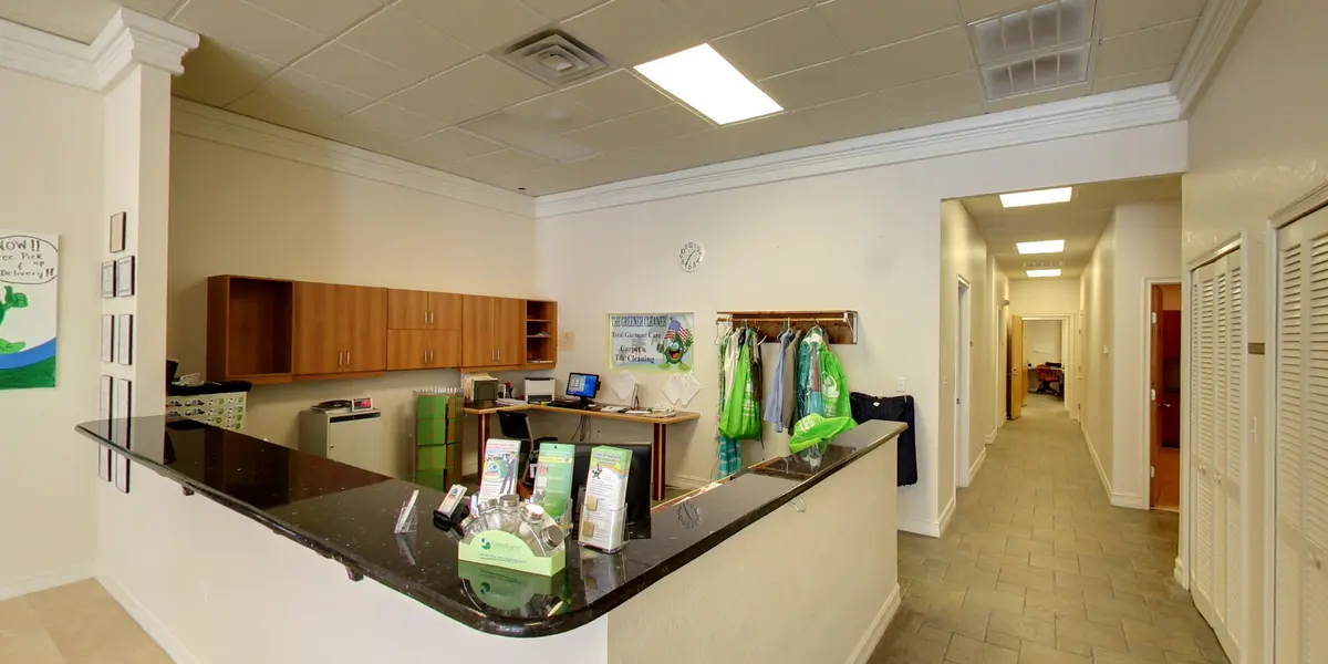 La France Linen, Dry Cleaning & Alterations - Image 10