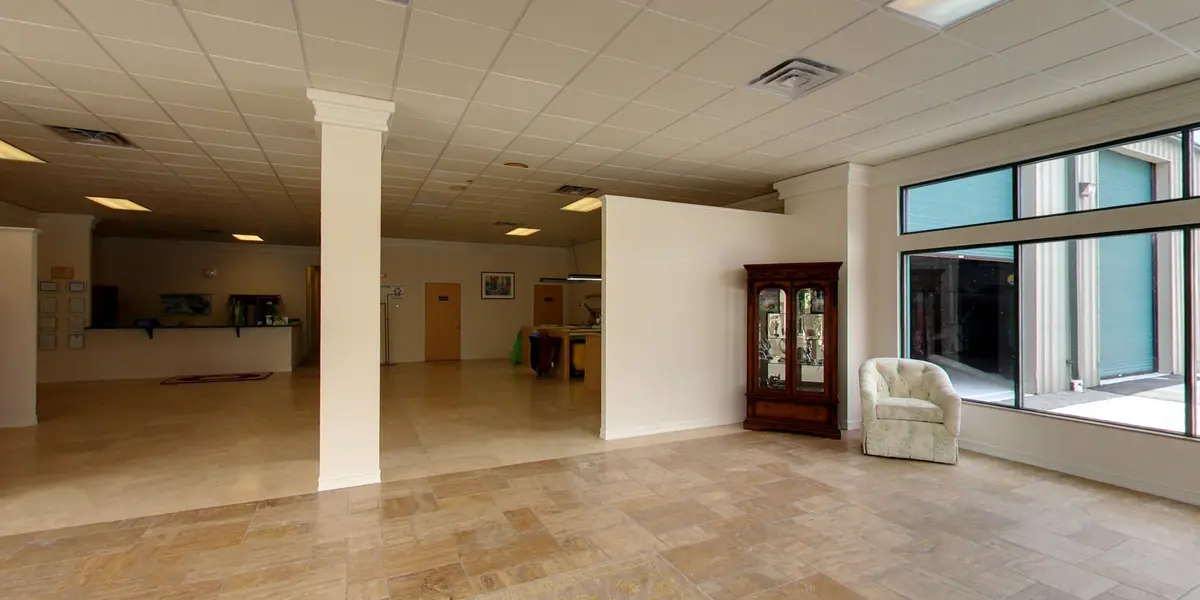 La France Linen, Dry Cleaning & Alterations - Image 11