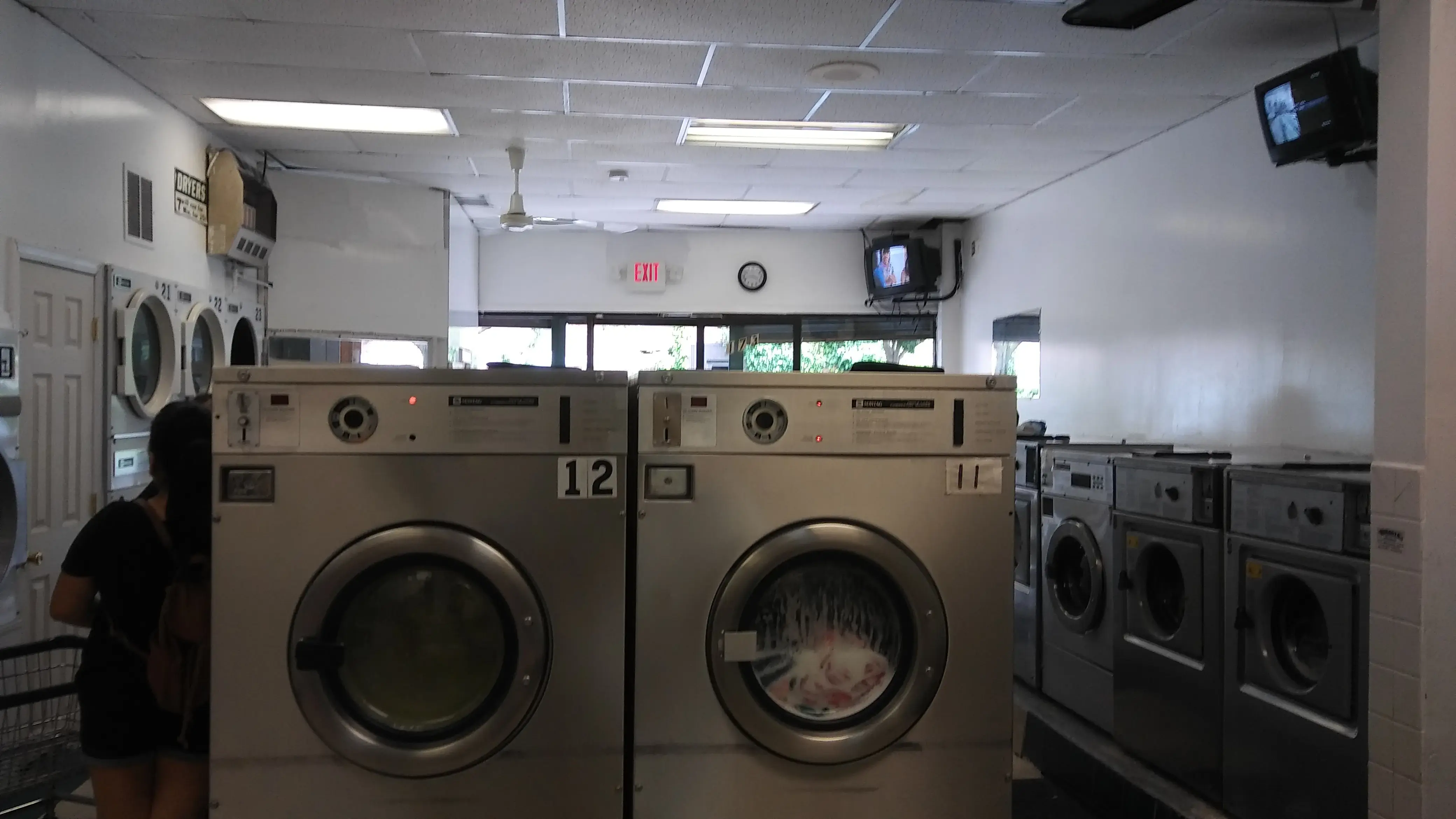 La Gente Laundromat thumbnail 4