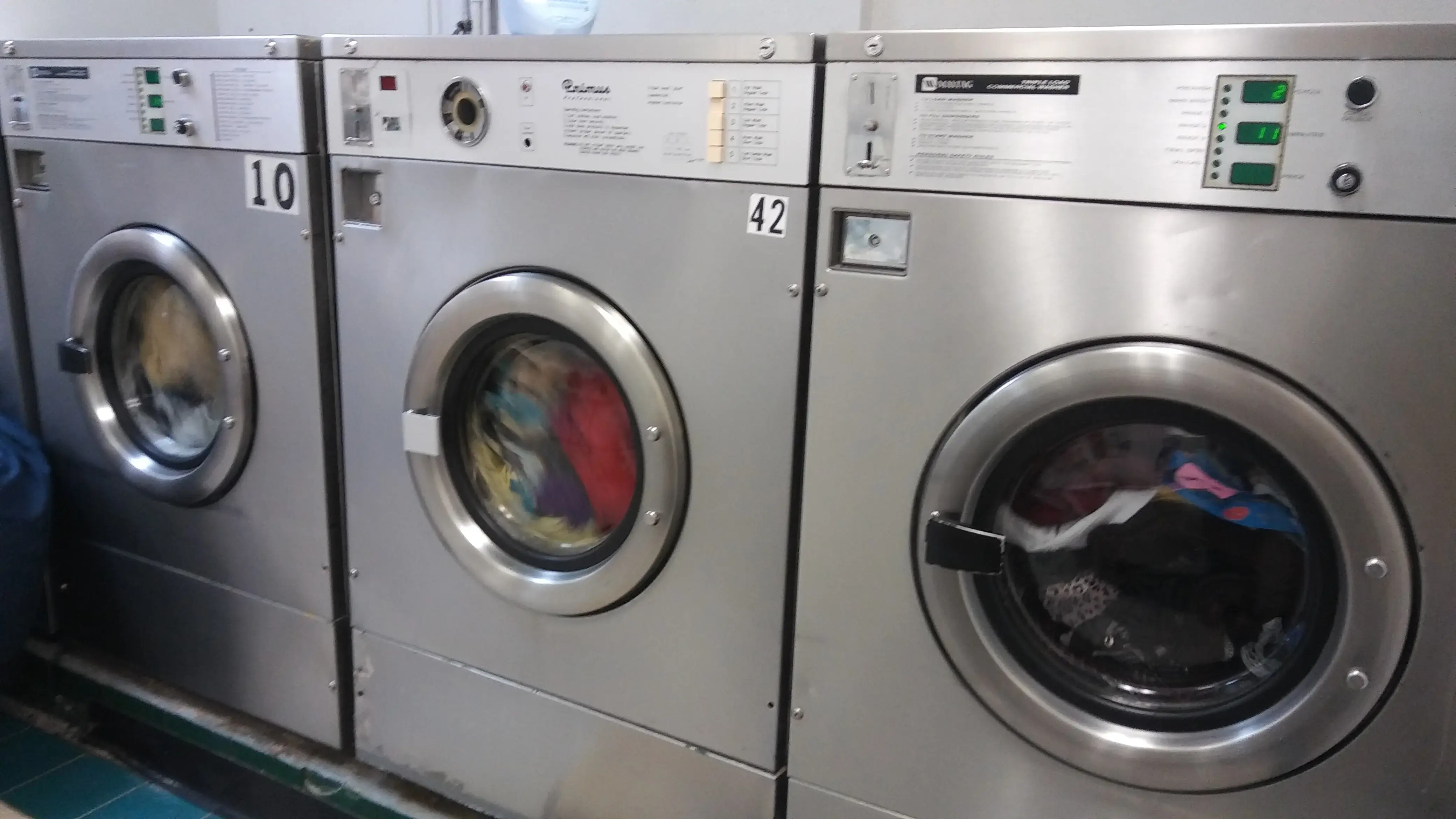 La Gente Laundromat thumbnail 3